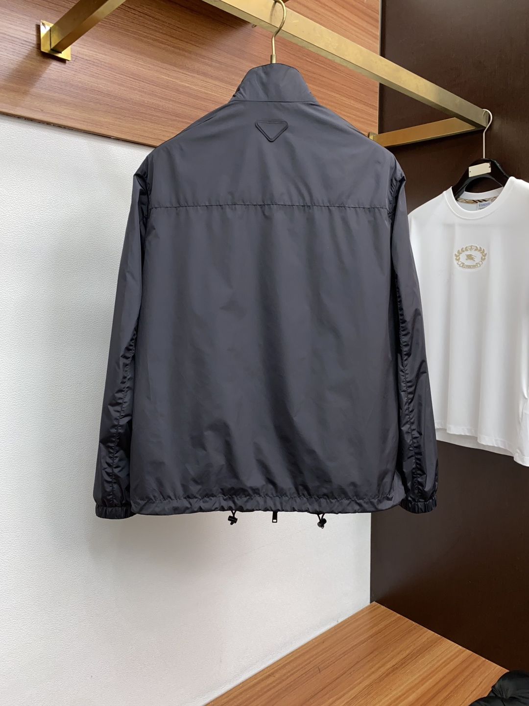 普拉达 25ss最新品 经典夹克外套，设计帅气有型！百搭必备单品，时尚潮牌， 轻松营造酷帅氛围感 ，高级