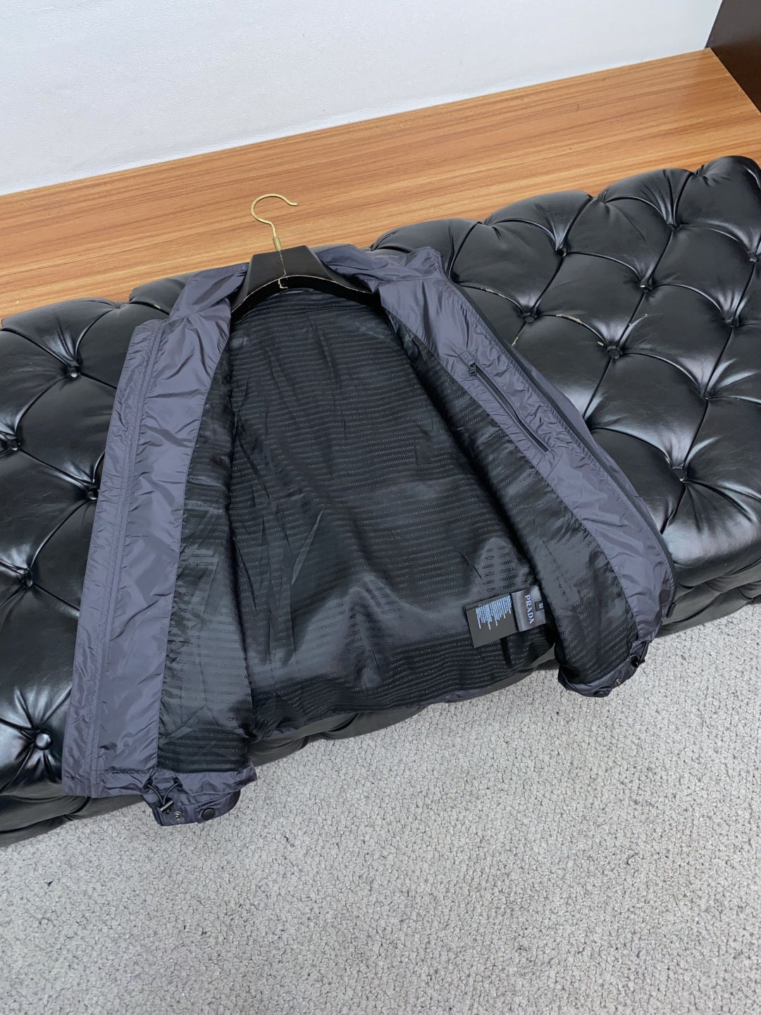 普拉达 25ss最新品 经典夹克外套，设计帅气有型！百搭必备单品，时尚潮牌， 轻松营造酷帅氛围感 ，高级