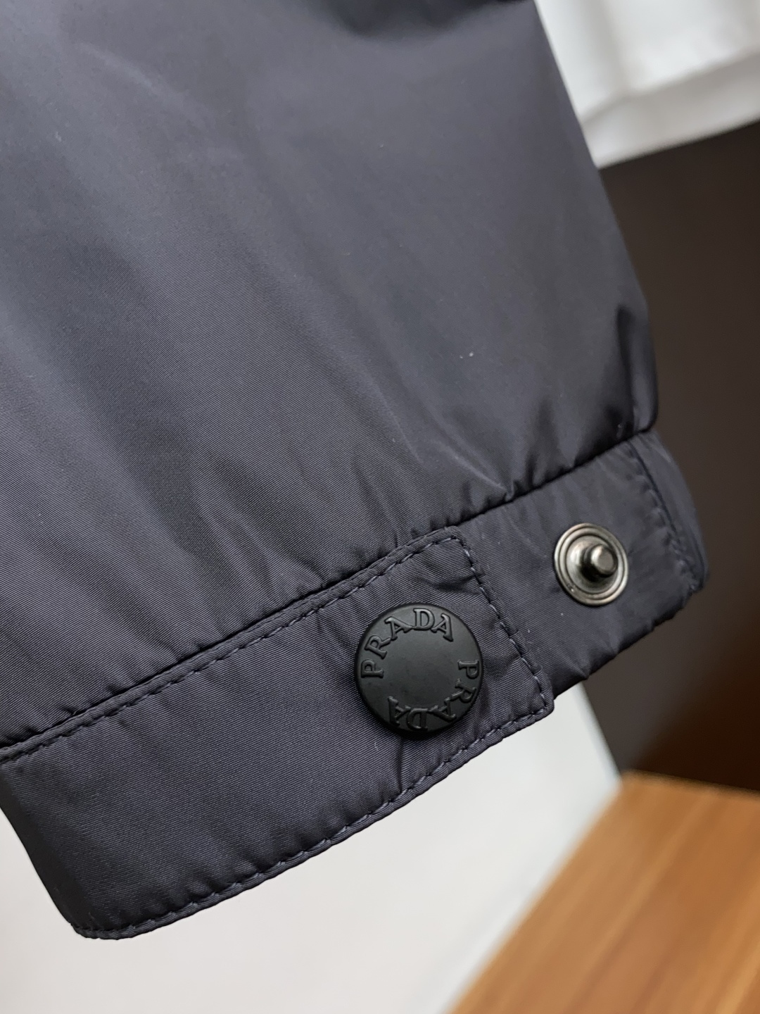 普拉达 25ss最新品 经典夹克外套，设计帅气有型！百搭必备单品，时尚潮牌， 轻松营造酷帅氛围感 ，高级