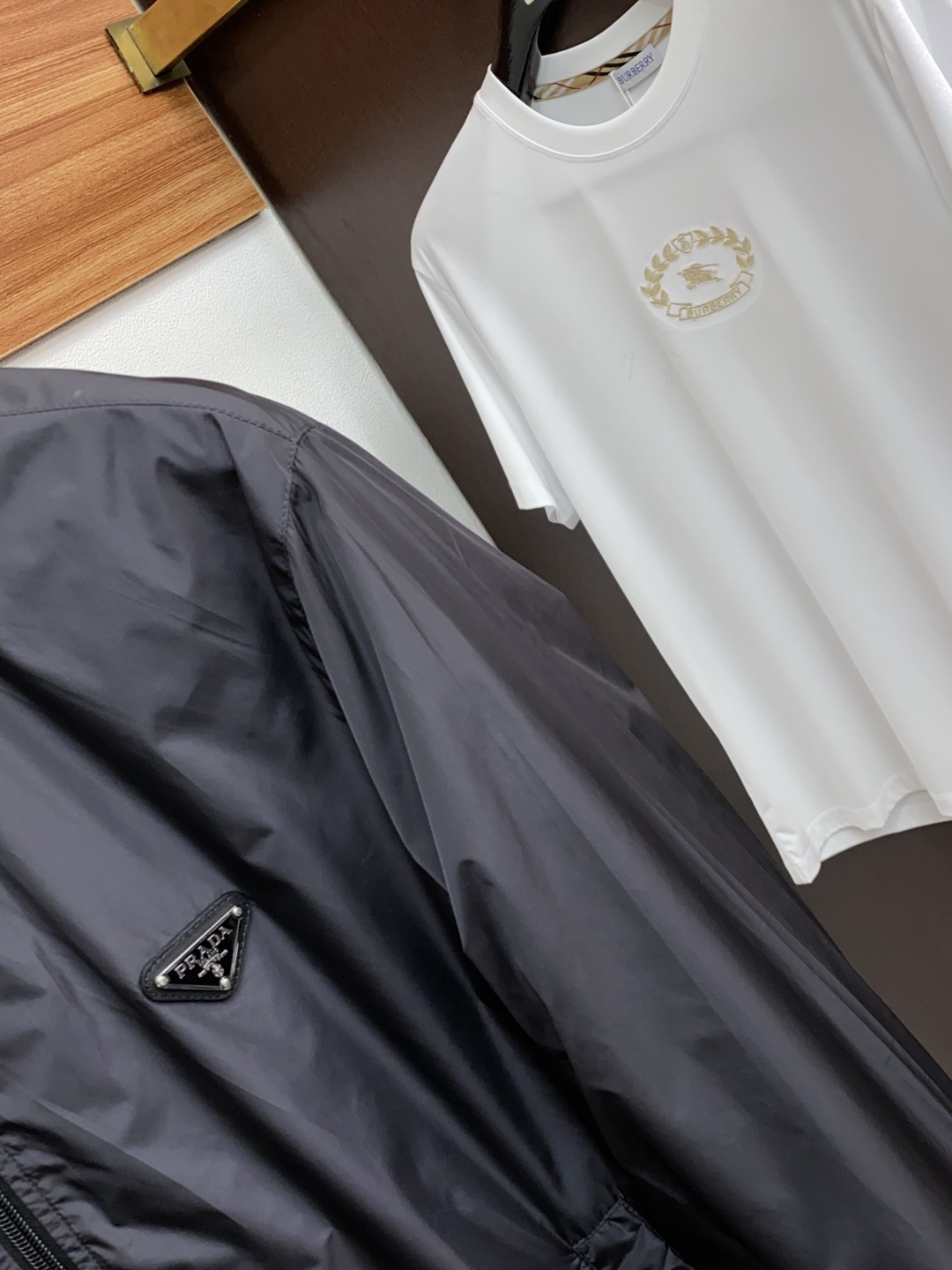 普拉达 25ss最新品 经典夹克外套，设计帅气有型！百搭必备单品，时尚潮牌， 轻松营造酷帅氛围感 ，高级