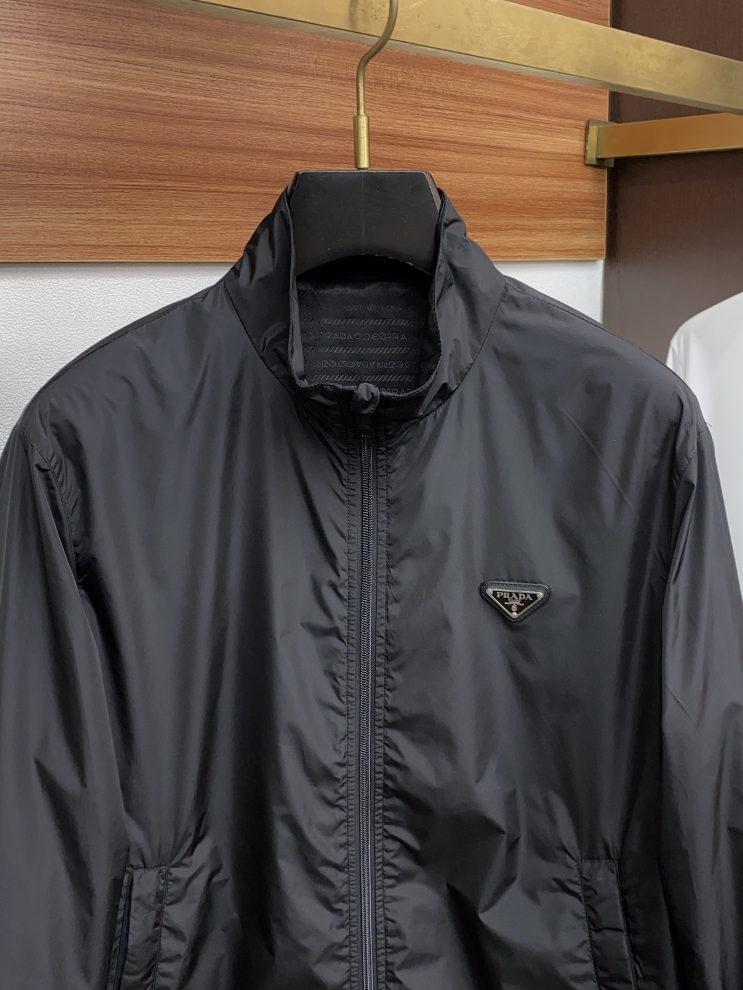 普拉达 25ss最新品 经典夹克外套，设计帅气有型！百搭必备单品，时尚潮牌， 轻松营造酷帅氛围感 ，高级