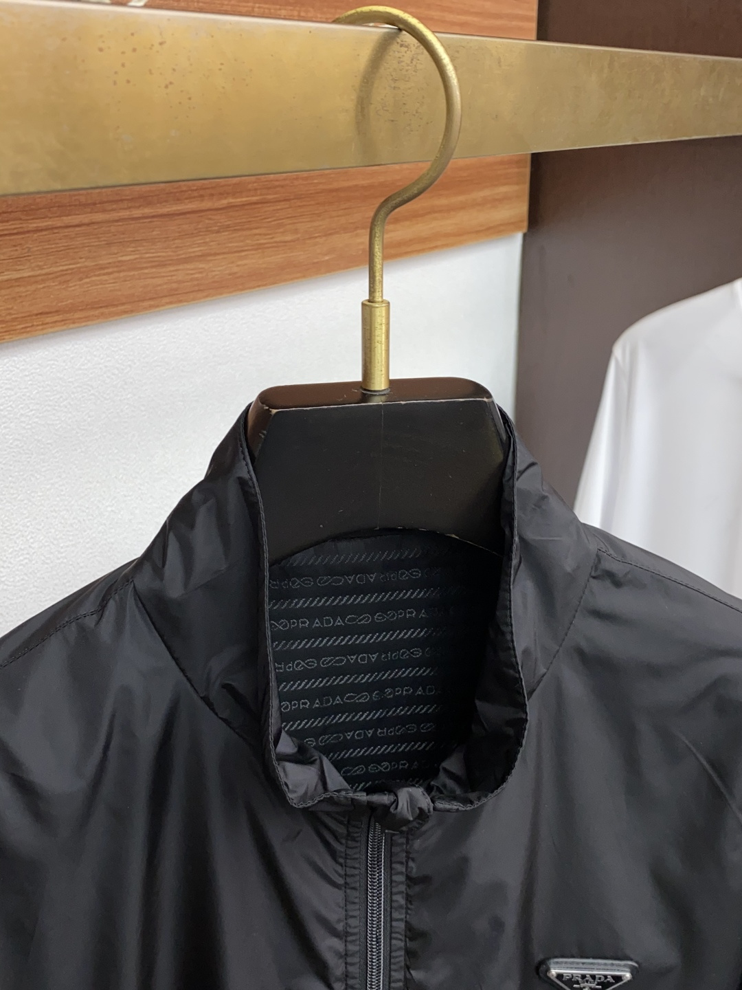 普拉达 25ss最新品 经典夹克外套，设计帅气有型！百搭必备单品，时尚潮牌， 轻松营造酷帅氛围感 ，高级