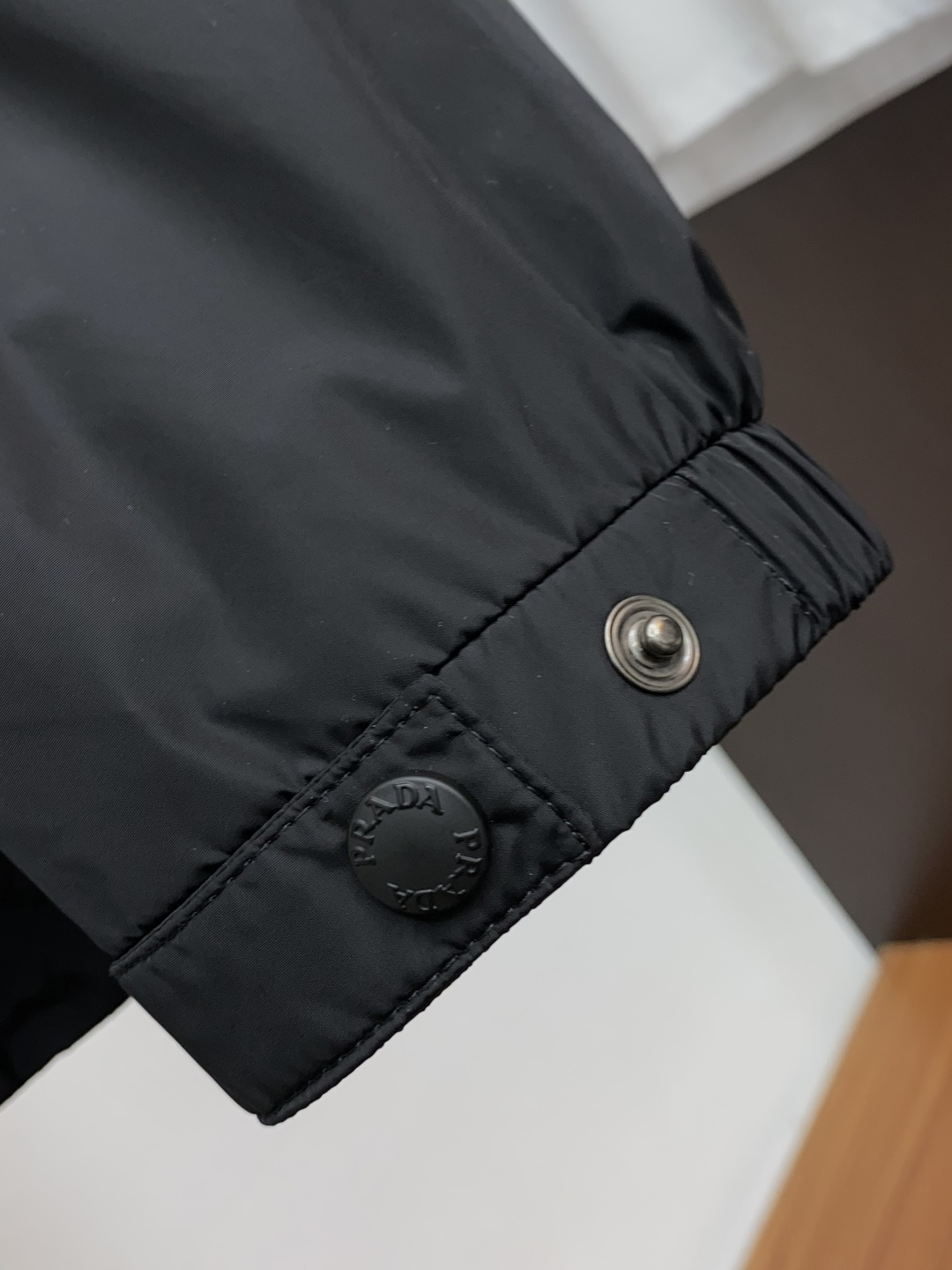 普拉达 25ss最新品 经典夹克外套，设计帅气有型！百搭必备单品，时尚潮牌， 轻松营造酷帅氛围感 ，高级