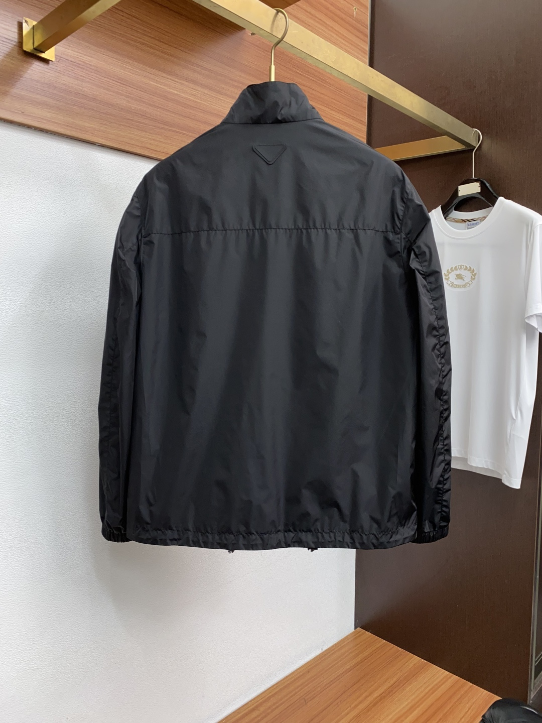 普拉达 25ss最新品 经典夹克外套，设计帅气有型！百搭必备单品，时尚潮牌， 轻松营造酷帅氛围感 ，高级