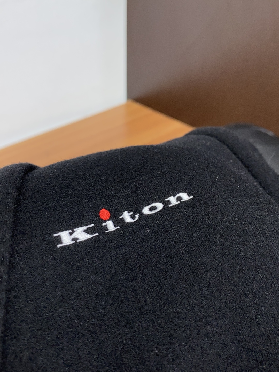 kiton 25ss最新品 经典西装外套，设计帅气有型！百搭必备单品，时尚潮牌， 轻松营造酷帅氛围感 ，