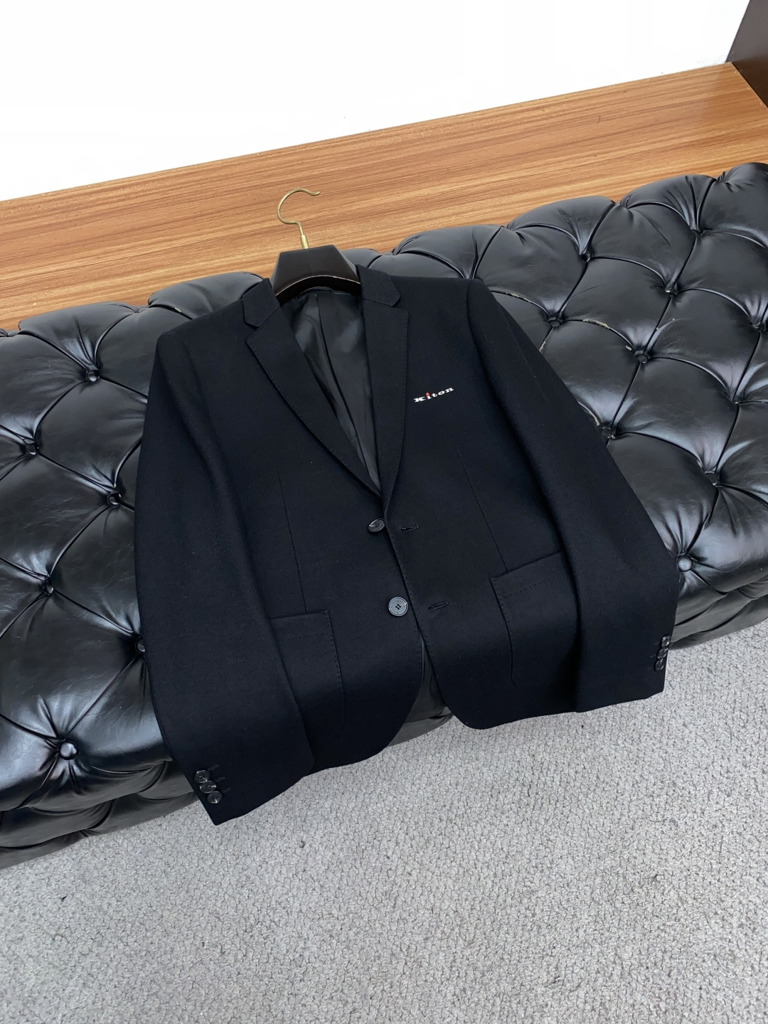 kiton 25ss最新品 经典西装外套，设计帅气有型！百搭必备单品，时尚潮牌， 轻松营造酷帅氛围感 ，