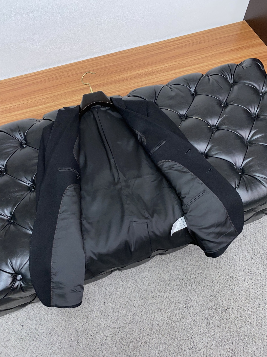 kiton 25ss最新品 经典西装外套，设计帅气有型！百搭必备单品，时尚潮牌， 轻松营造酷帅氛围感 ，