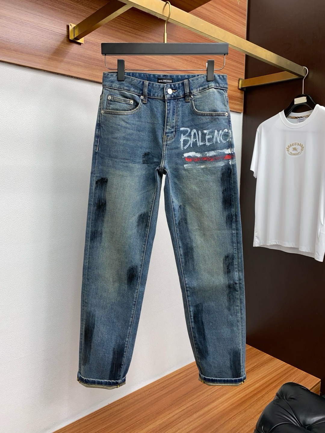 巴黎世家 25新款 市场独家订制进口丹宁牛仔面料 稀缺面料 超级舒服 工艺复杂四季款牛仔裤 针织牛从做旧