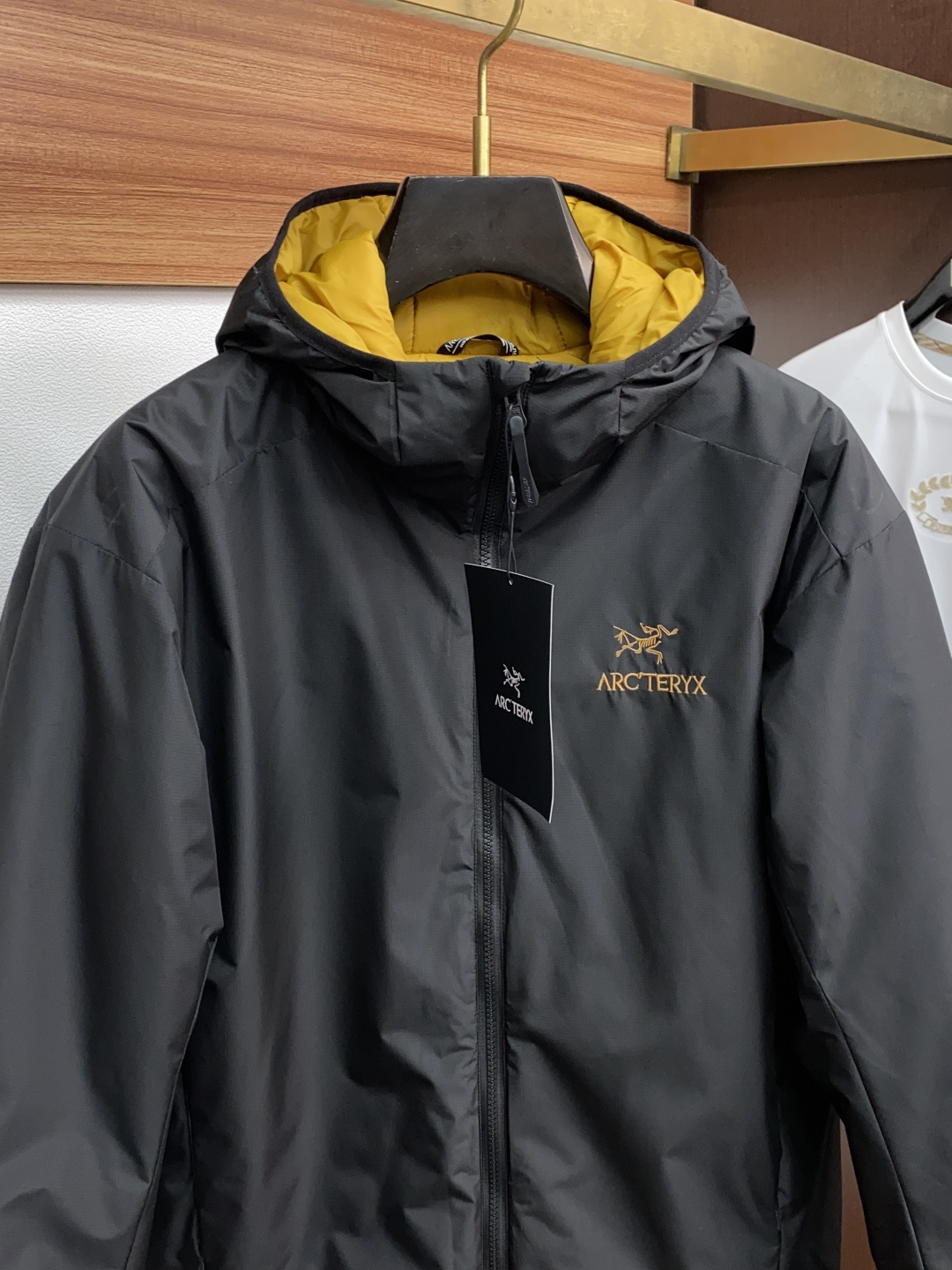 始祖鸟 25ss早秋【新品棉衣夹克外套爆款 秋冬专柜新款休闲时尚夹克外套！超前卫设计风格 细腻舒适 穿着