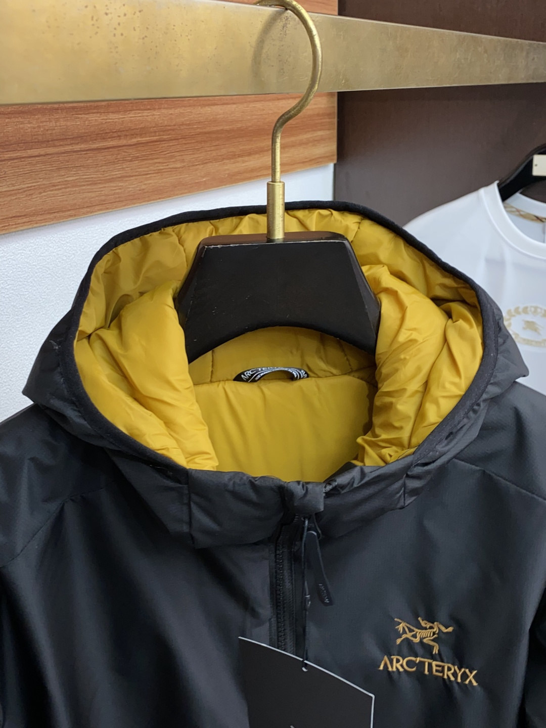 始祖鸟 25ss早秋【新品棉衣夹克外套爆款 秋冬专柜新款休闲时尚夹克外套！超前卫设计风格 细腻舒适 穿着