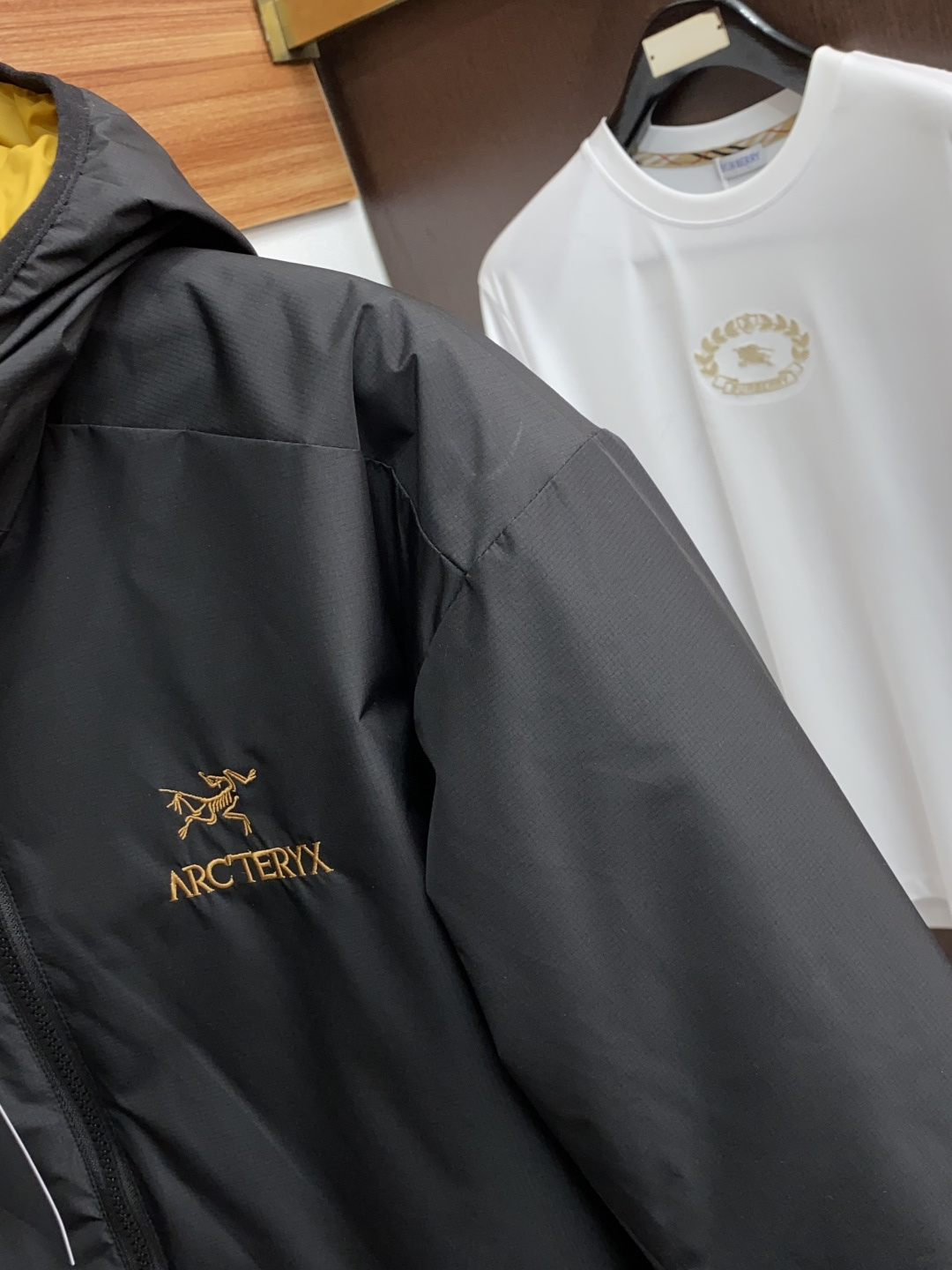 始祖鸟 25ss早秋【新品棉衣夹克外套爆款 秋冬专柜新款休闲时尚夹克外套！超前卫设计风格 细腻舒适 穿着