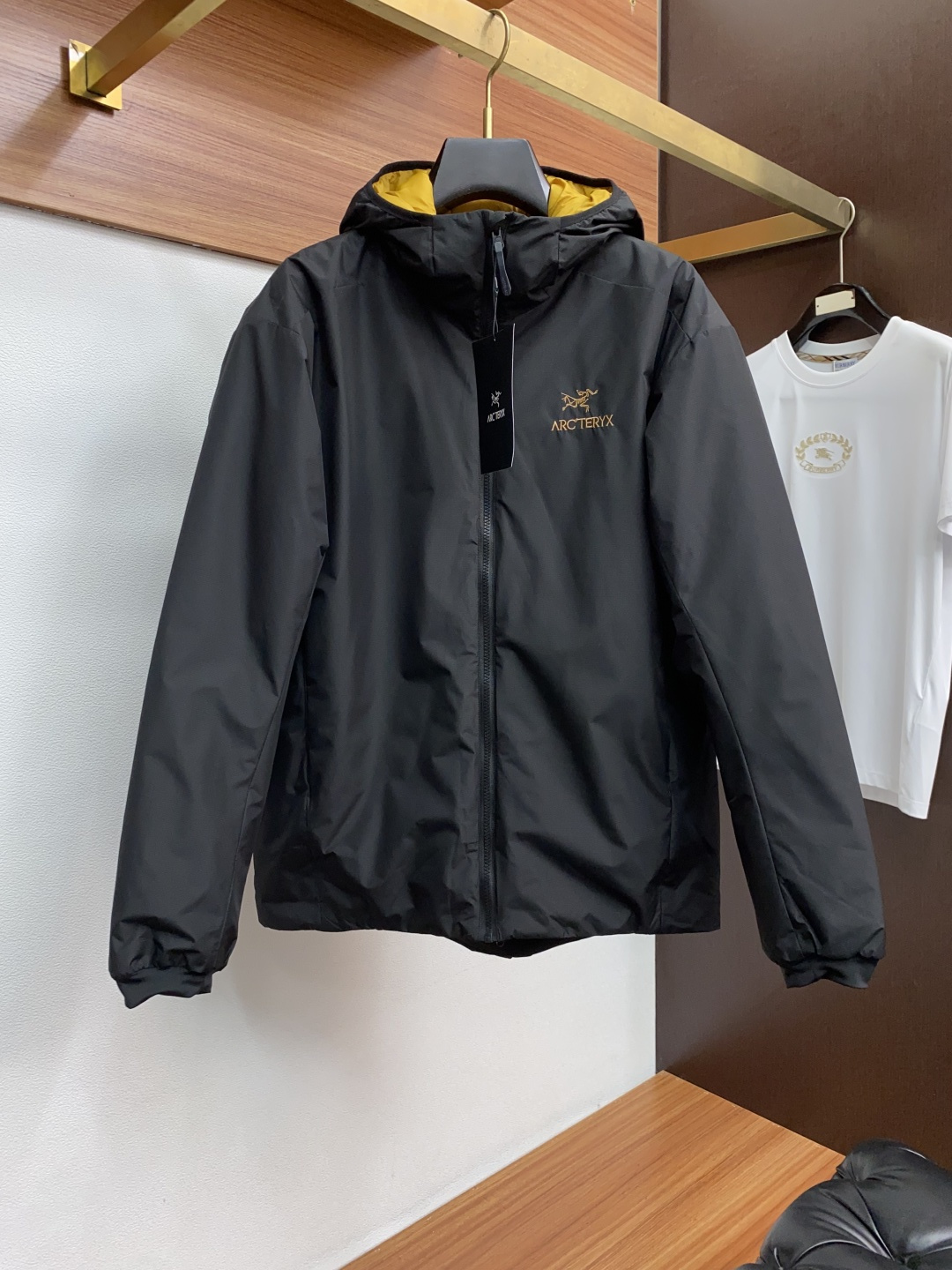 始祖鸟 25ss早秋【新品棉衣夹克外套爆款 秋冬专柜新款休闲时尚夹克外套！超前卫设计风格 细腻舒适 穿着