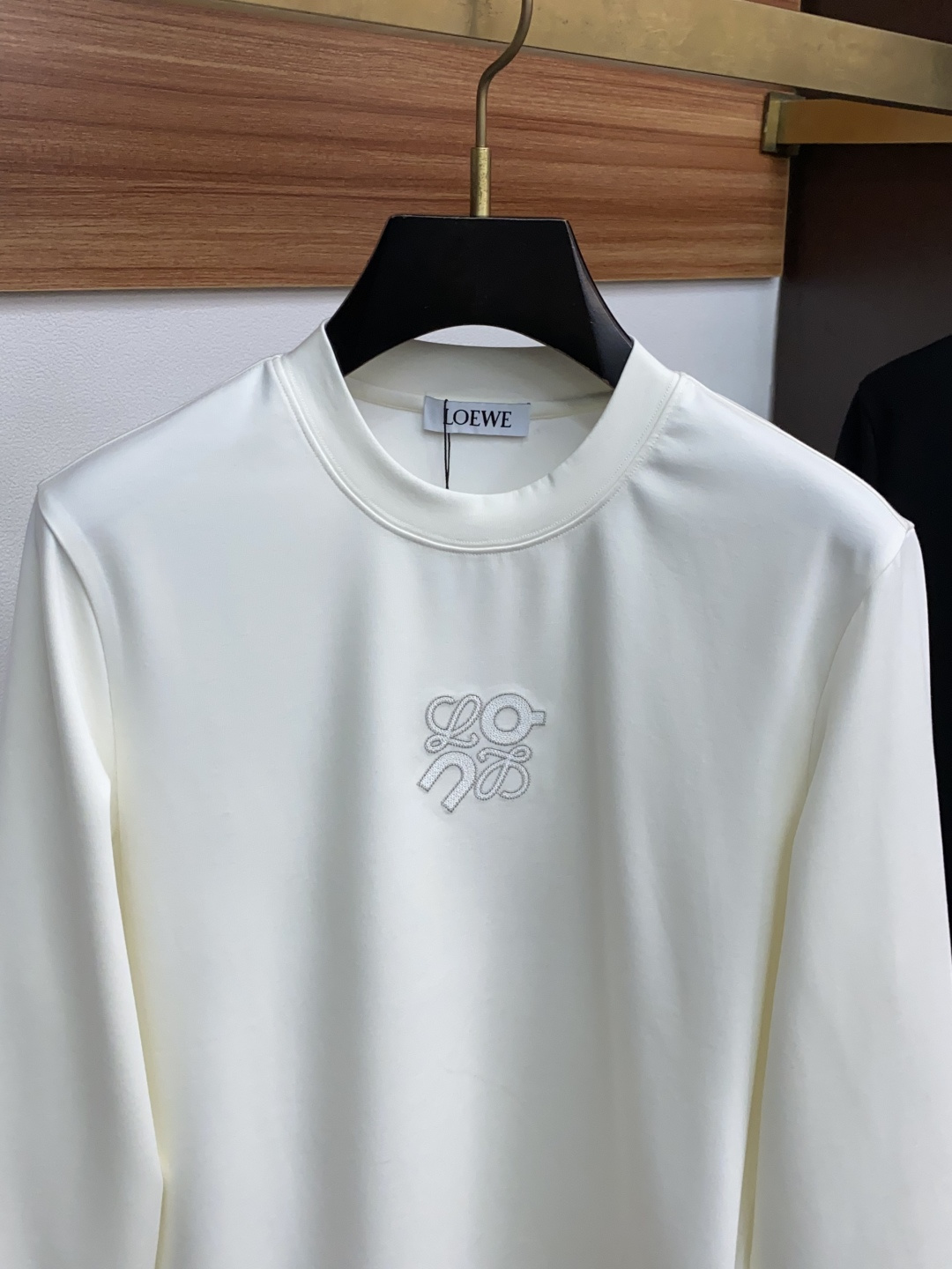 罗意威 2025 秋冬AW新品，时尚休闲打底加厚长袖卫衣专柜同步有售，进口面料，工艺极度复杂，视觉相当雅