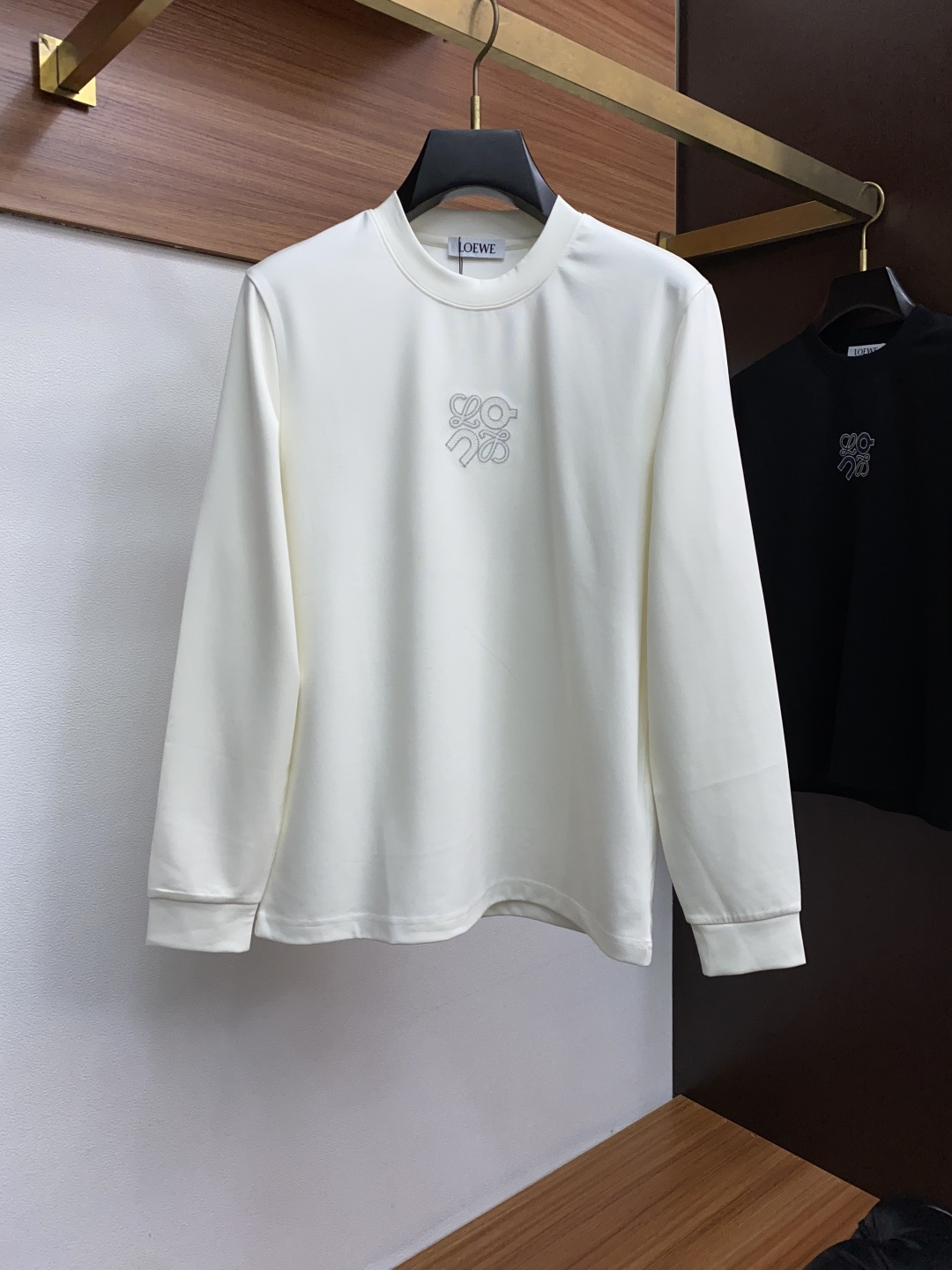 罗意威 2025 秋冬AW新品，时尚休闲打底加厚长袖卫衣专柜同步有售，进口面料，工艺极度复杂，视觉相当雅