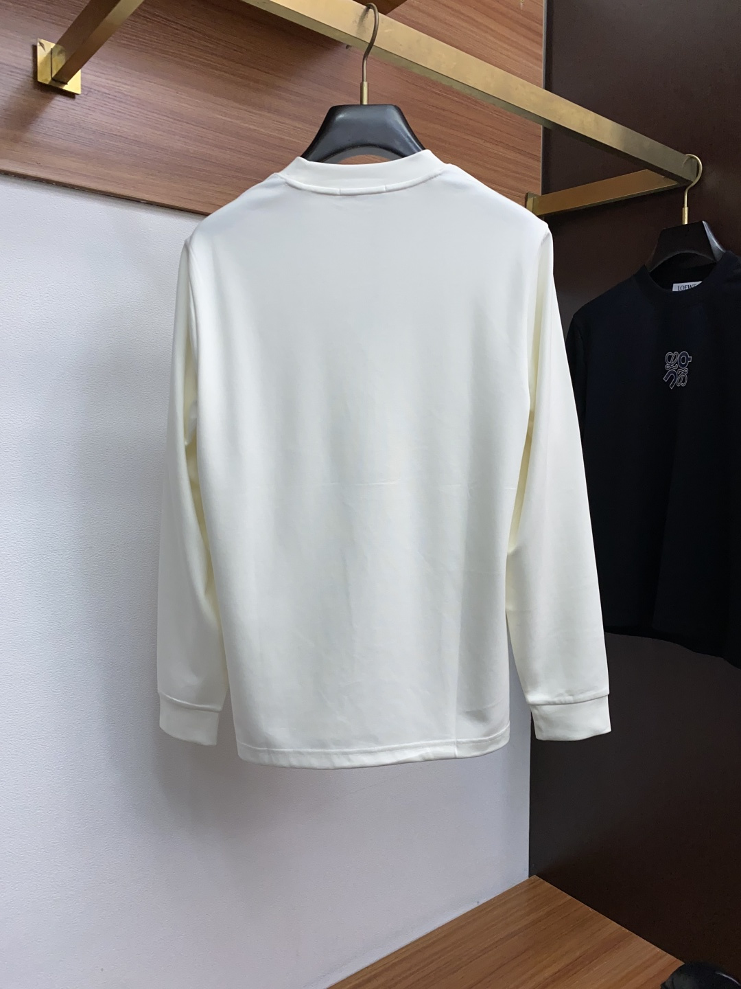 罗意威 2025 秋冬AW新品，时尚休闲打底加厚长袖卫衣专柜同步有售，进口面料，工艺极度复杂，视觉相当雅