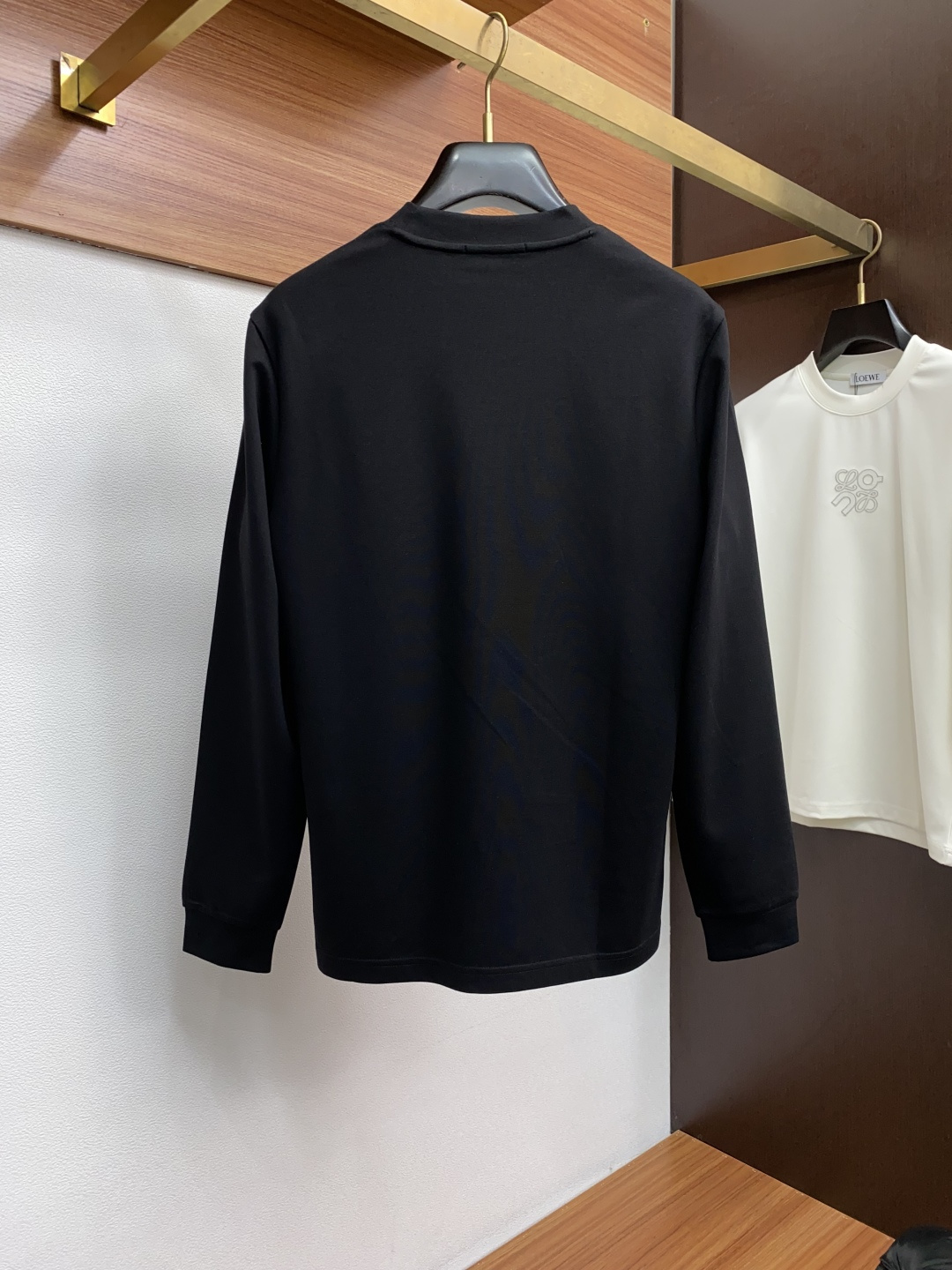 罗意威 2025 秋冬AW新品，时尚休闲打底加厚长袖卫衣专柜同步有售，进口面料，工艺极度复杂，视觉相当雅