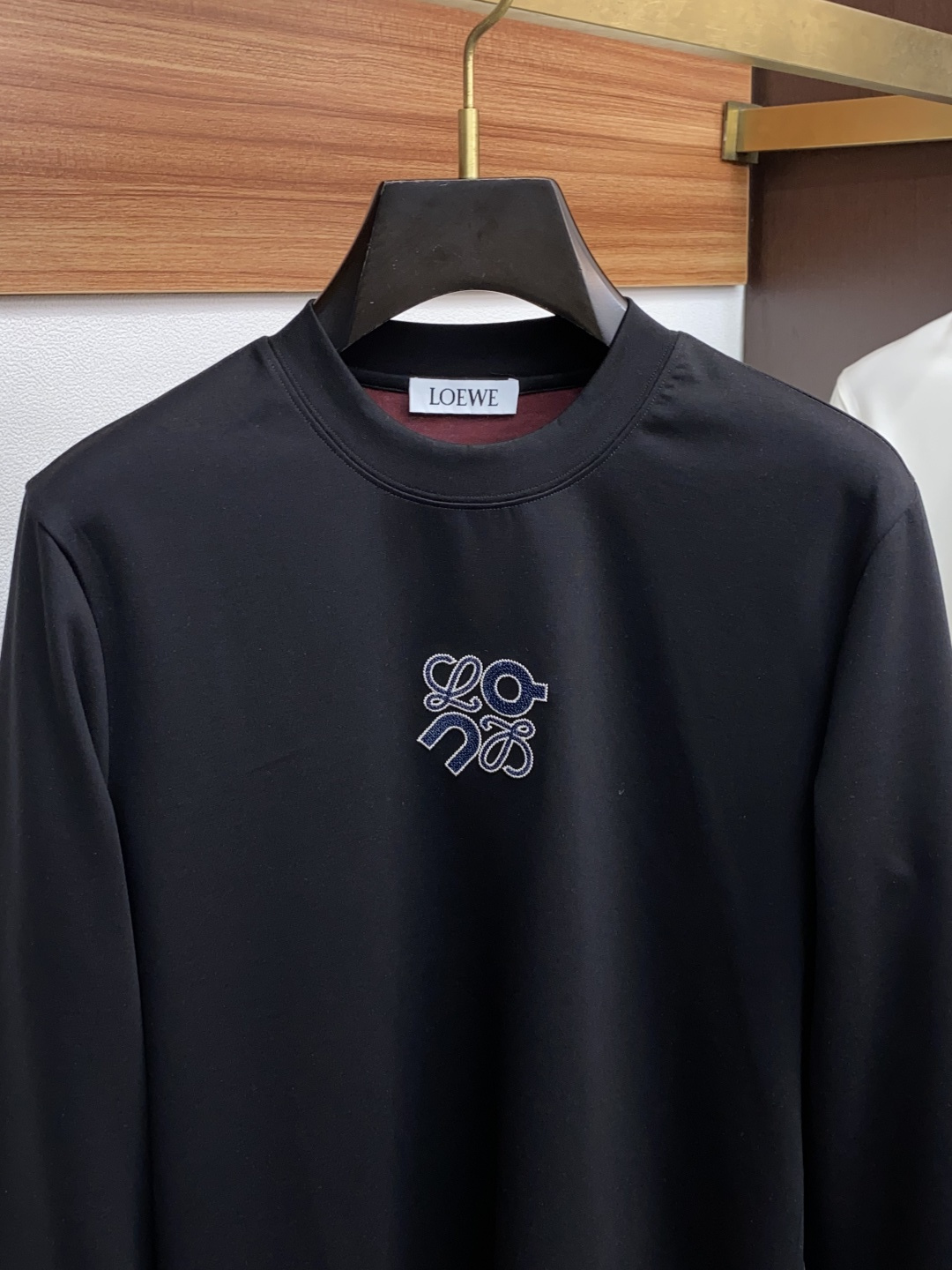 罗意威 2025 秋冬AW新品，时尚休闲打底加厚长袖卫衣专柜同步有售，进口面料，工艺极度复杂，视觉相当雅