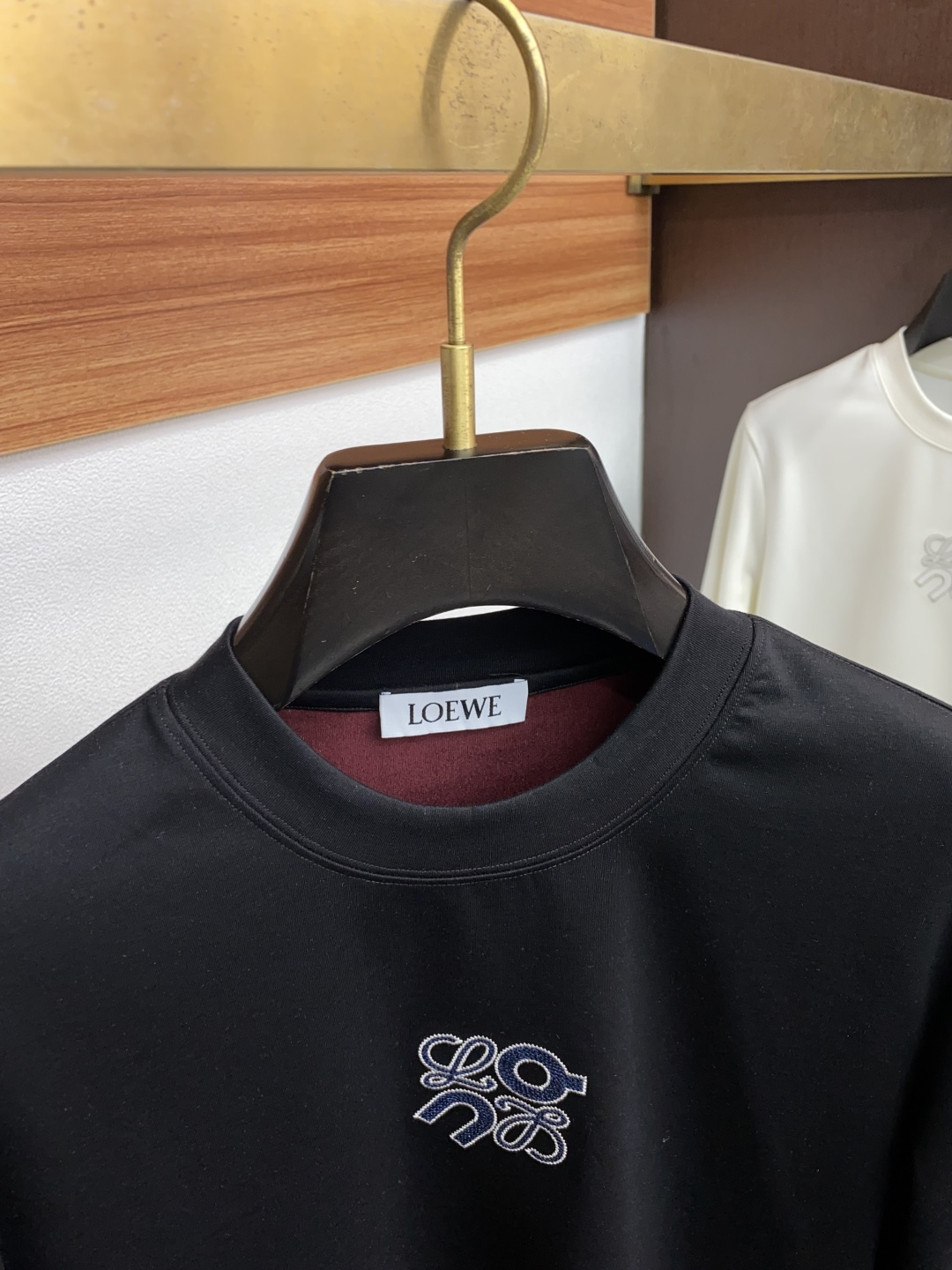 罗意威 2025 秋冬AW新品，时尚休闲打底加厚长袖卫衣专柜同步有售，进口面料，工艺极度复杂，视觉相当雅