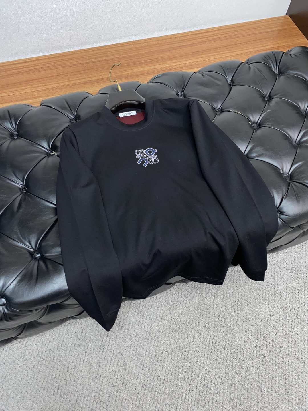 罗意威 2025 秋冬AW新品，时尚休闲打底加厚长袖卫衣专柜同步有售，进口面料，工艺极度复杂，视觉相当雅