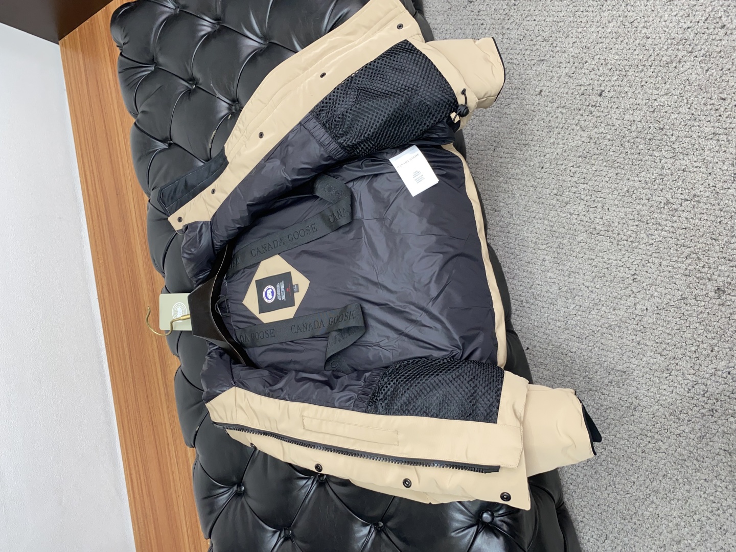 女款 大鹅 秋冬新款羽绒服 原版1:1订制五金配件全进口原版定制 欢迎专柜对比 绝对的高品质 采用顶级9