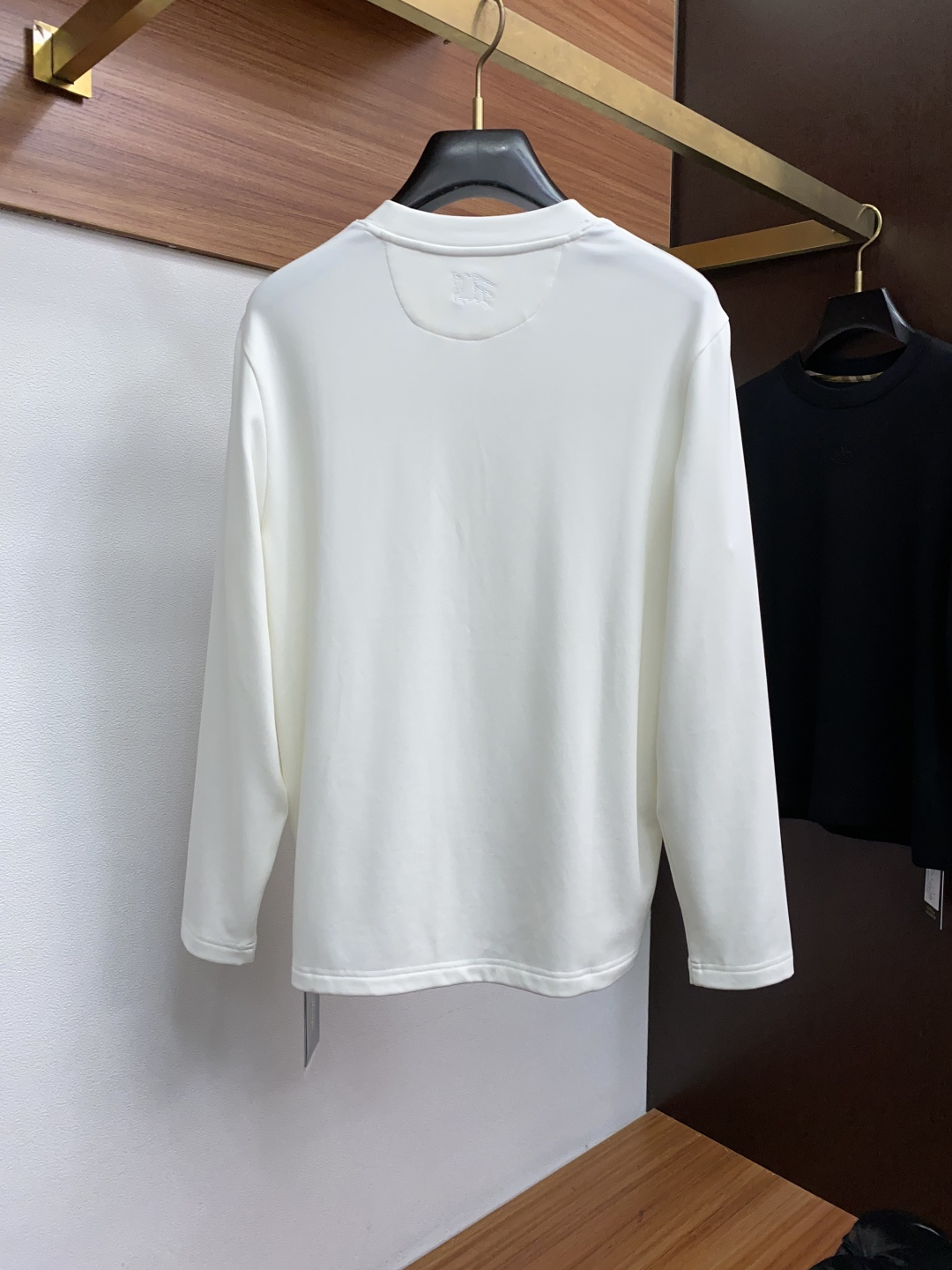 巴宝莉 2025秋冬新款.加厚加绒打底单穿长袖T恤卫衣 订制320克兰精莫代尔加厚拉绒面料.前后工艺细节