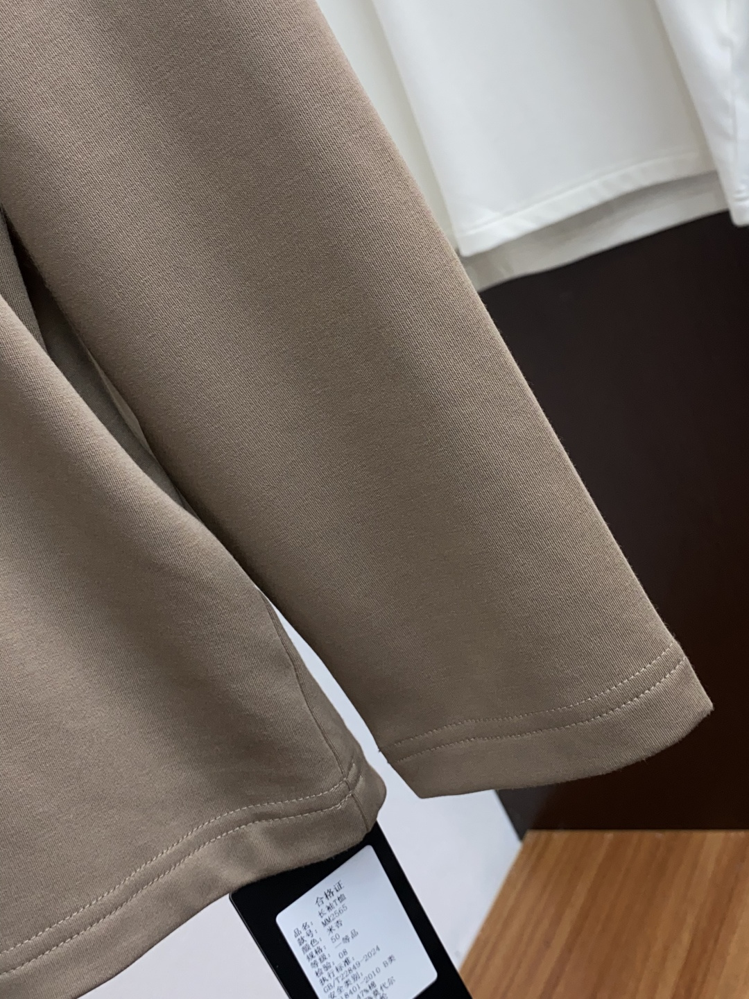 巴宝莉 2025秋冬新款.加厚加绒打底单穿长袖T恤卫衣 订制320克兰精莫代尔加厚拉绒面料.前后工艺细节