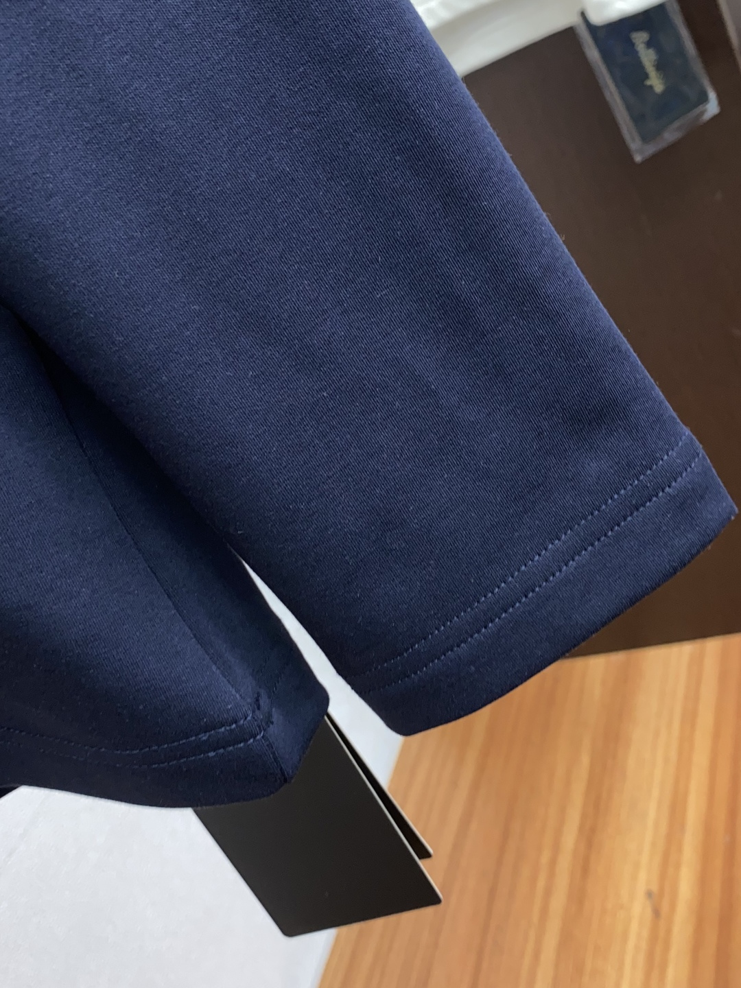 巴宝莉 2025秋冬新款.加厚加绒打底单穿长袖T恤卫衣 订制320克兰精莫代尔加厚拉绒面料.前后工艺细节