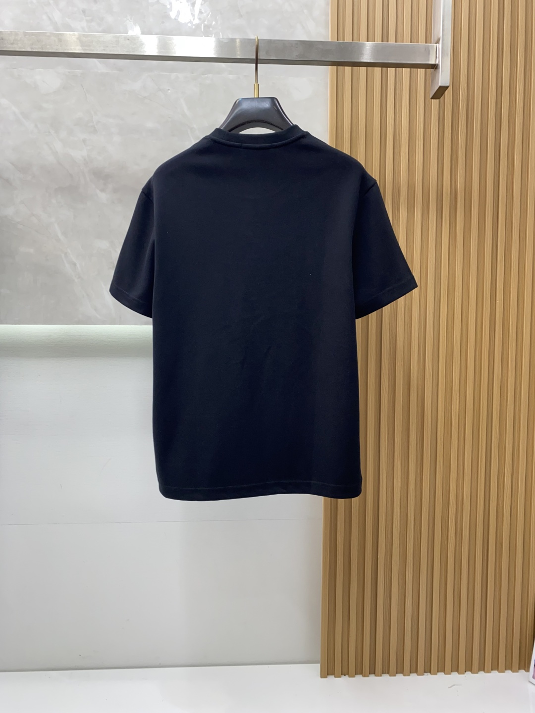 芬迪 香港洋行渠道货，纯正血统品质，高端短袖卫衣 时髦且复古、雅痞而随性、气质而优雅！整体的形态风格设计