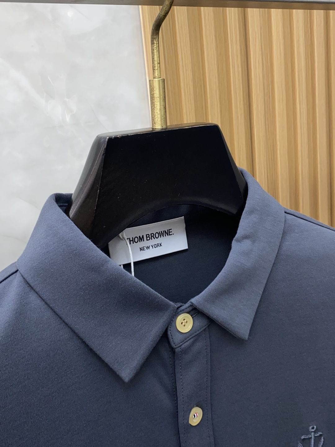 TB 香港洋行渠道货，纯正血统品质，高端短袖衬衫系列！时髦且复古、雅痞而随性、气质而优雅！整体的形态风格