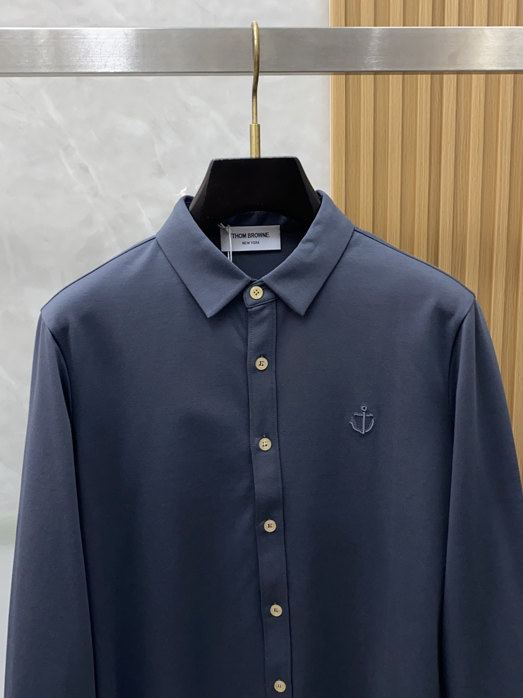 TB 香港洋行渠道货，纯正血统品质，高端短袖衬衫系列！时髦且复古、雅痞而随性、气质而优雅！整体的形态风格
