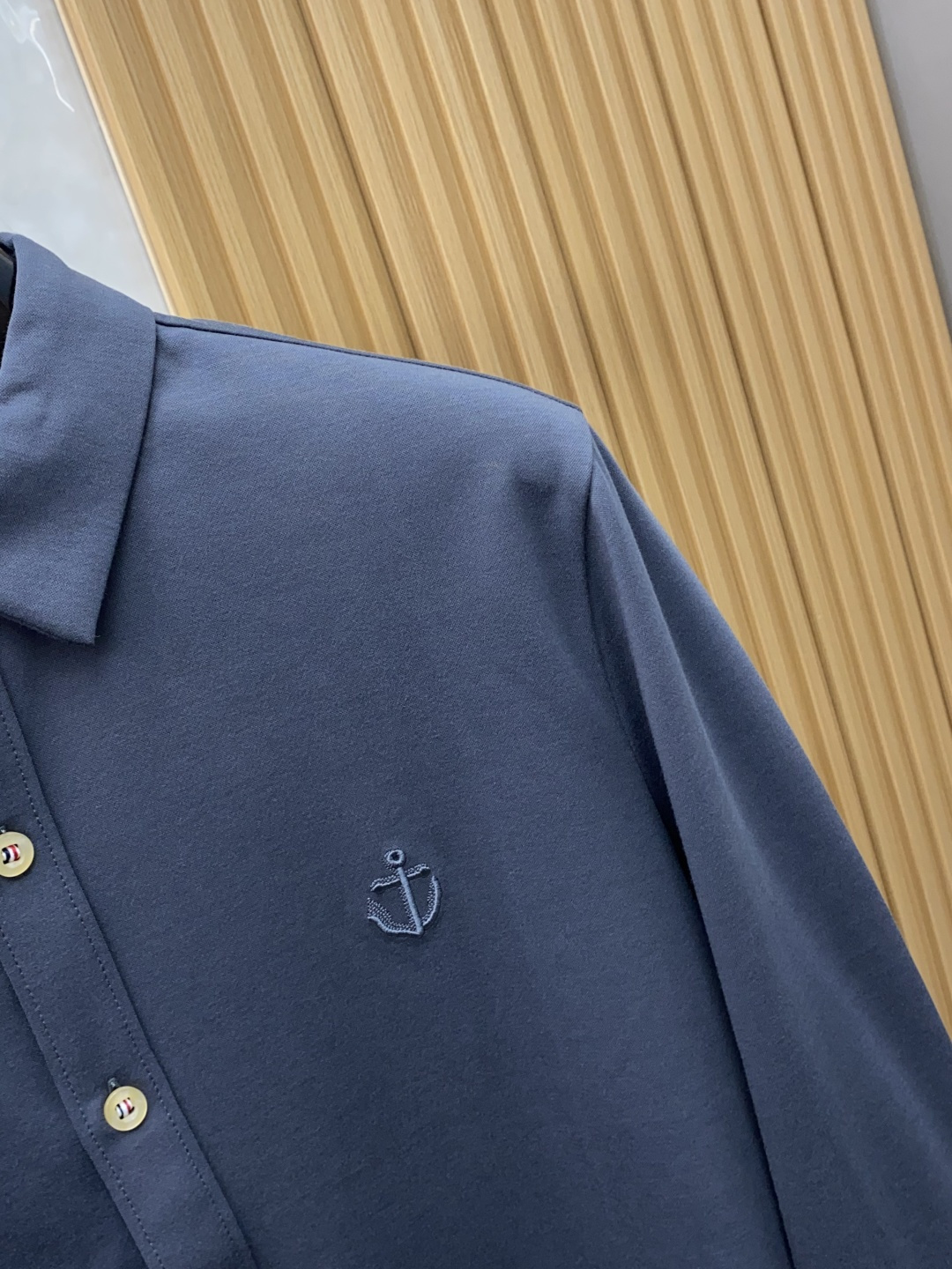 TB 香港洋行渠道货，纯正血统品质，高端短袖衬衫系列！时髦且复古、雅痞而随性、气质而优雅！整体的形态风格