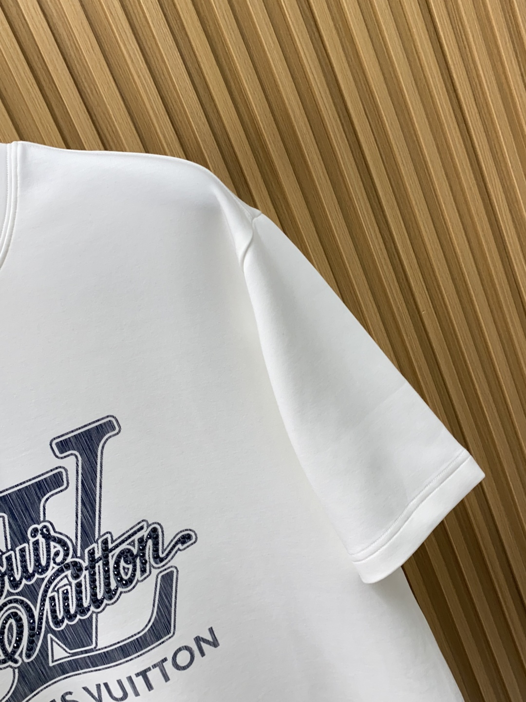 1v 路易威登 香港洋行渠道货，纯正血统品质，高端短袖卫衣 时髦且复古、雅痞而随性、气质而优雅！整体的形