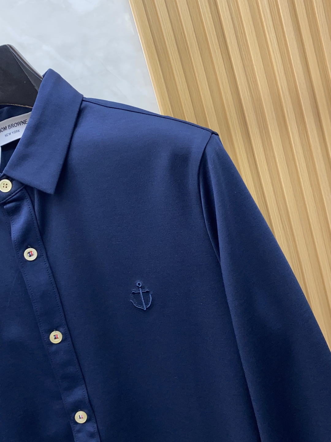 TB 香港洋行渠道货，纯正血统品质，高端短袖衬衫系列！时髦且复古、雅痞而随性、气质而优雅！整体的形态风格