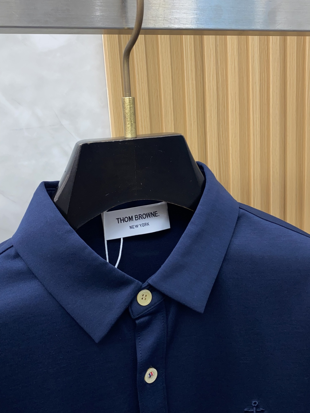 TB 香港洋行渠道货，纯正血统品质，高端短袖衬衫系列！时髦且复古、雅痞而随性、气质而优雅！整体的形态风格