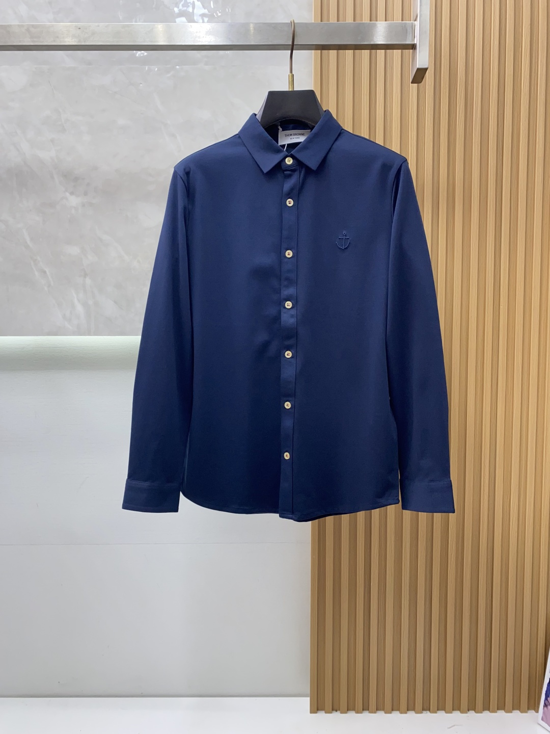 TB 香港洋行渠道货，纯正血统品质，高端短袖衬衫系列！时髦且复古、雅痞而随性、气质而优雅！整体的形态风格