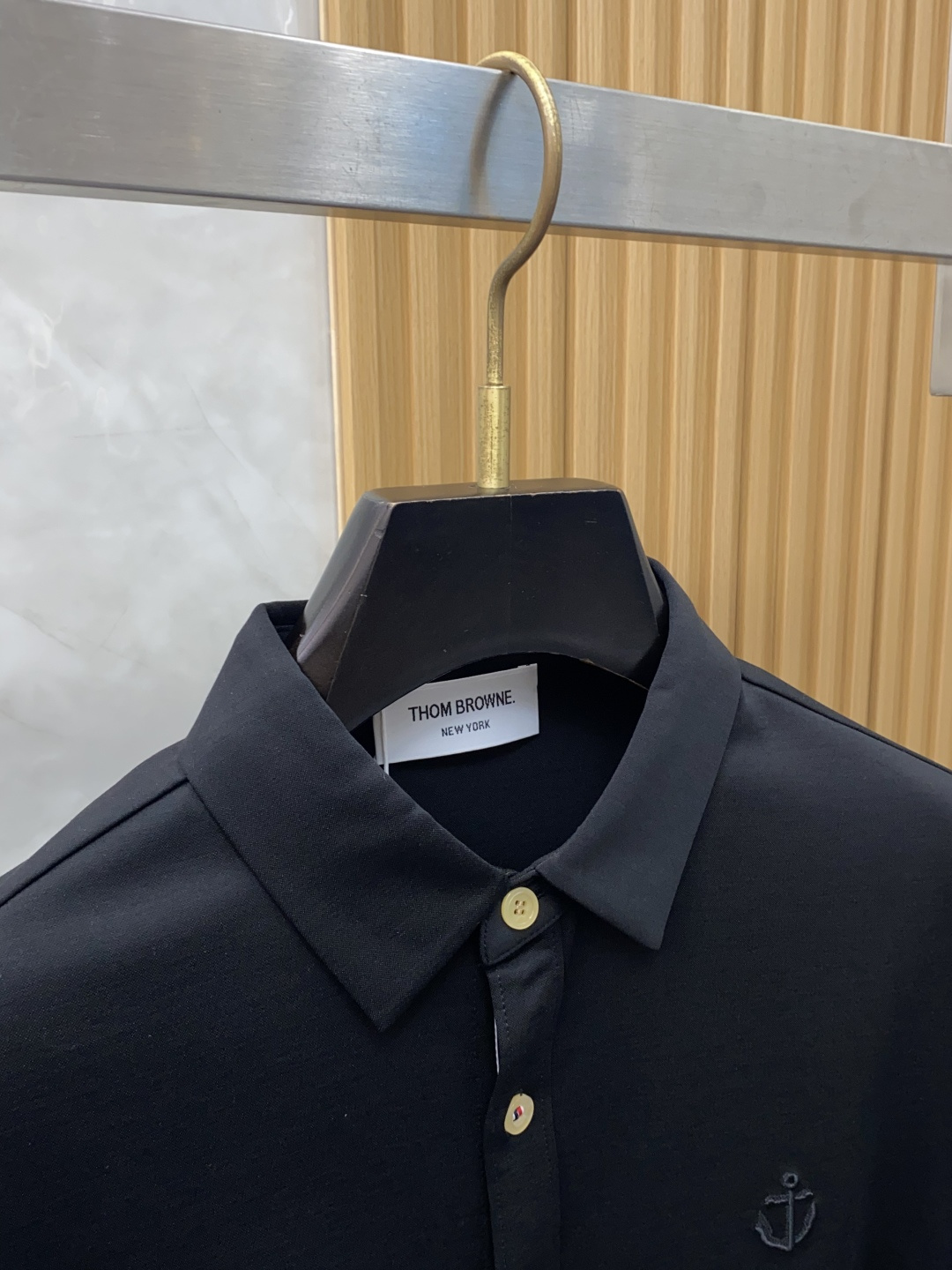 TB 香港洋行渠道货，纯正血统品质，高端短袖衬衫系列！时髦且复古、雅痞而随性、气质而优雅！整体的形态风格