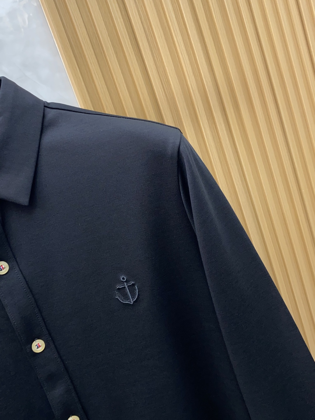 TB 香港洋行渠道货，纯正血统品质，高端短袖衬衫系列！时髦且复古、雅痞而随性、气质而优雅！整体的形态风格