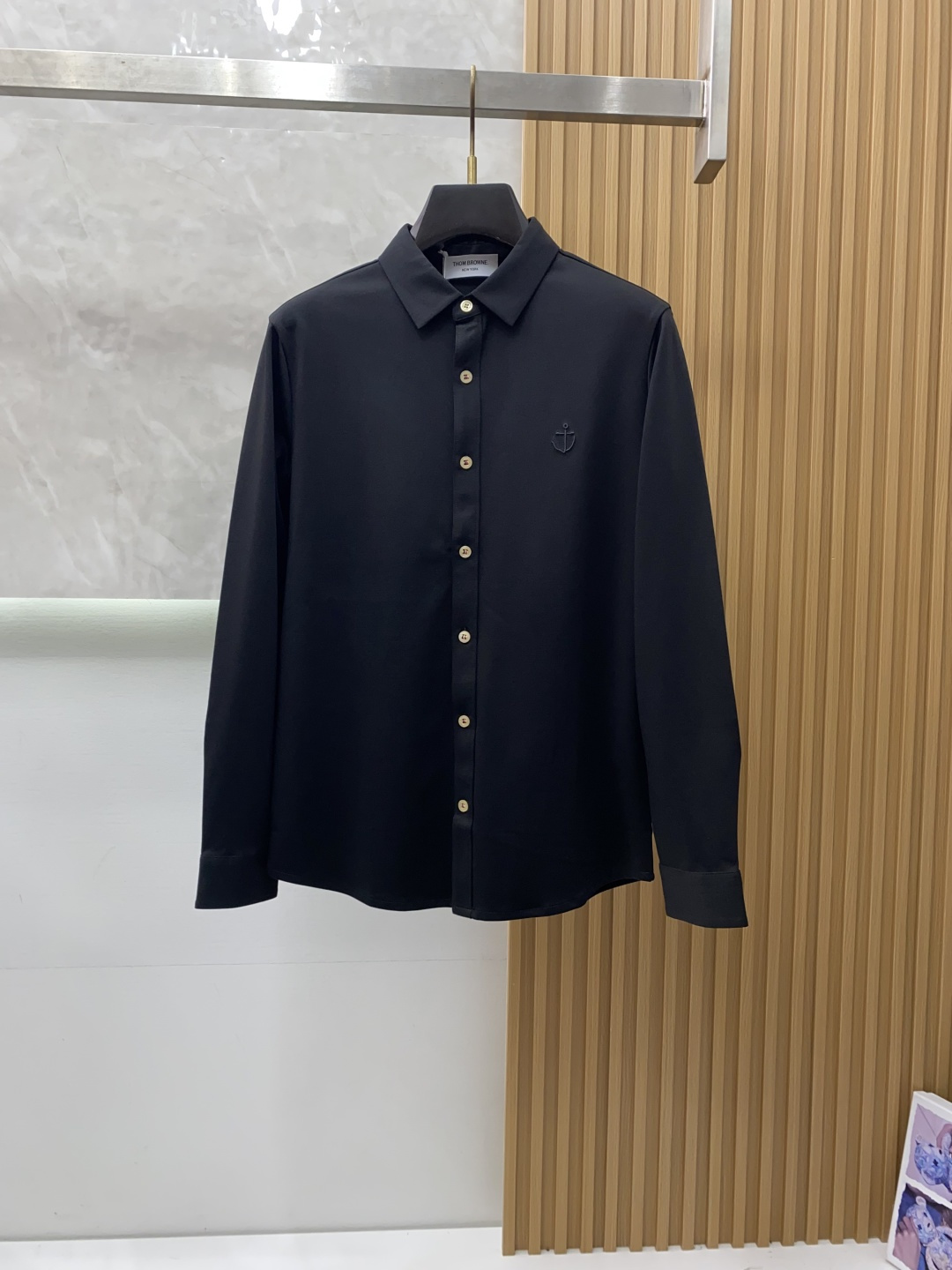TB 香港洋行渠道货，纯正血统品质，高端短袖衬衫系列！时髦且复古、雅痞而随性、气质而优雅！整体的形态风格