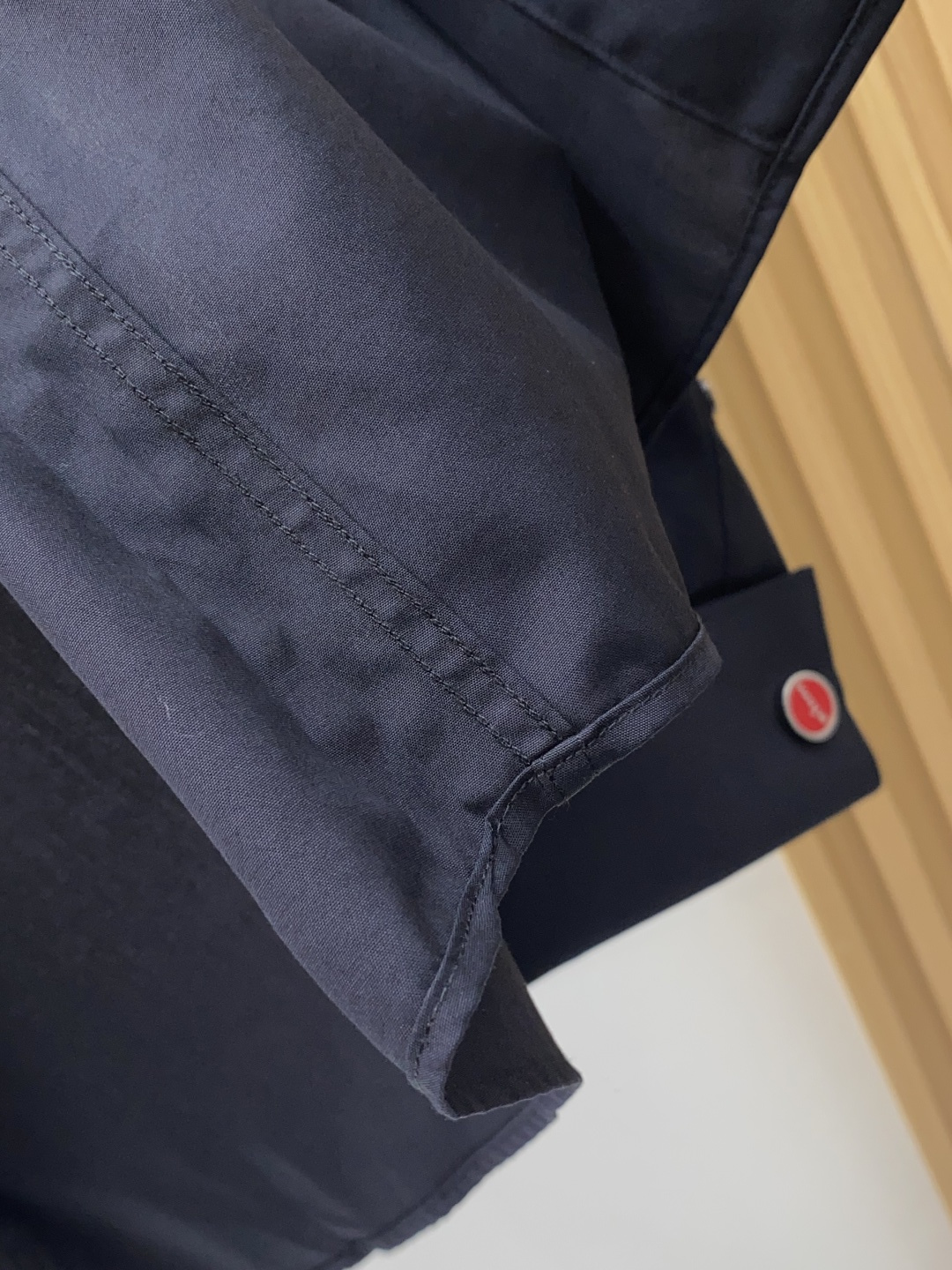 kiton 男士商务休闲长袖衬衫.官方同步系列！颇具意大利典型风格的时装，在面料选取和工艺方面都相当考究