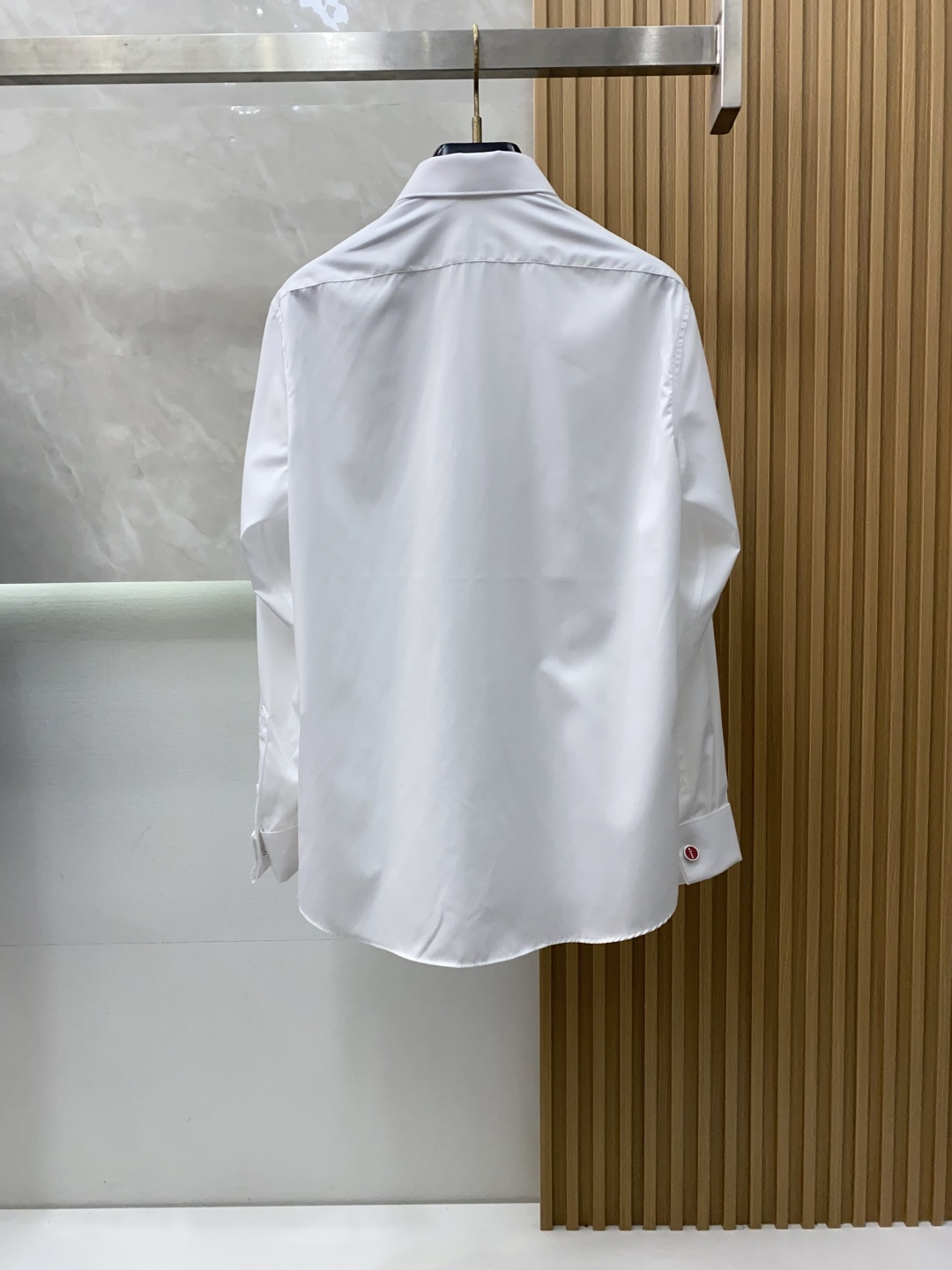 kiton 男士商务休闲长袖衬衫.官方同步系列！颇具意大利典型风格的时装，在面料选取和工艺方面都相当考究