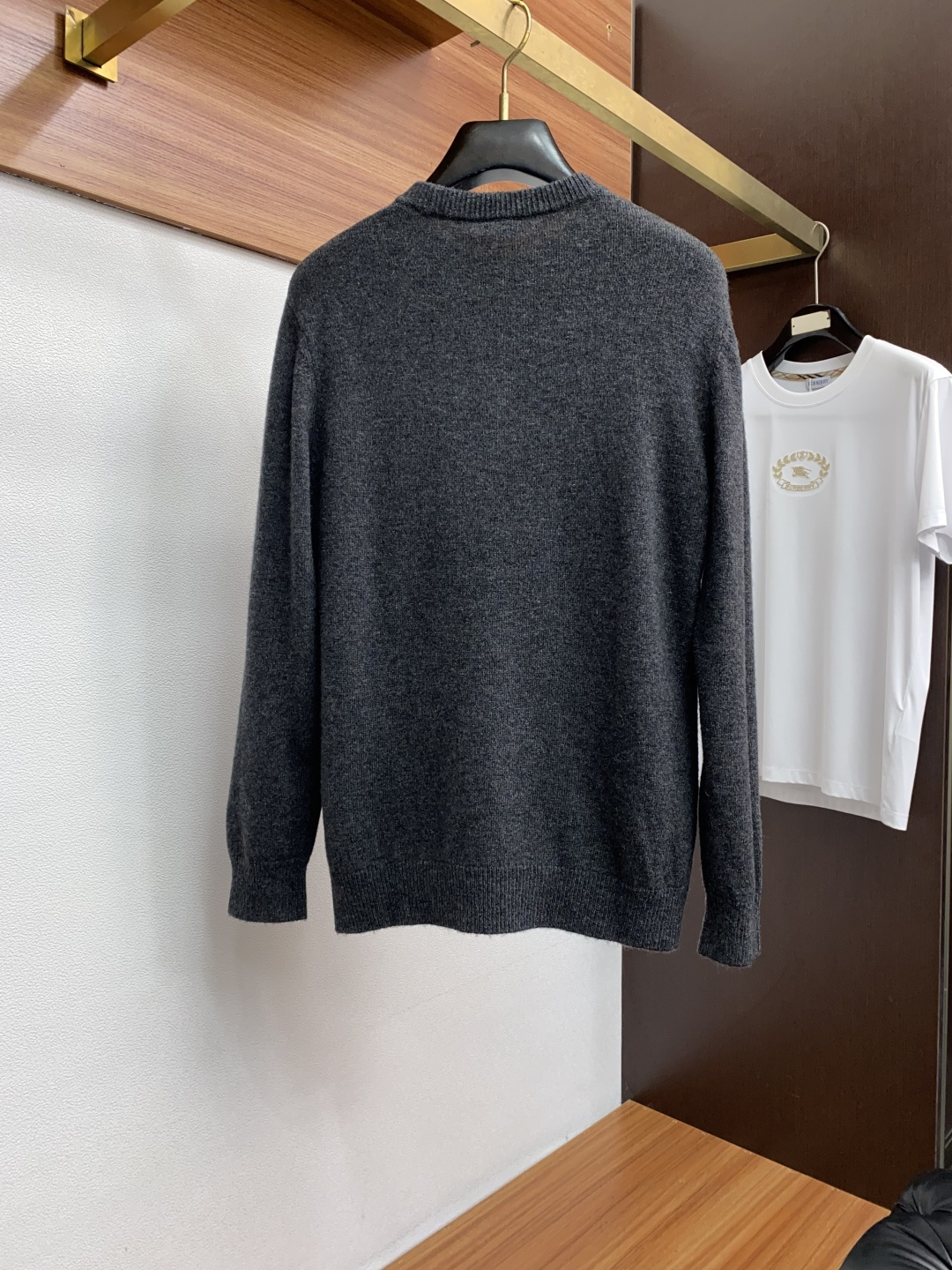 巴宝莉 2025ss秋冬新品时尚休闲打底单穿圆领商务休闲基础高档精纺100%纯羊毛毛衣 舒适保暖！抗起球