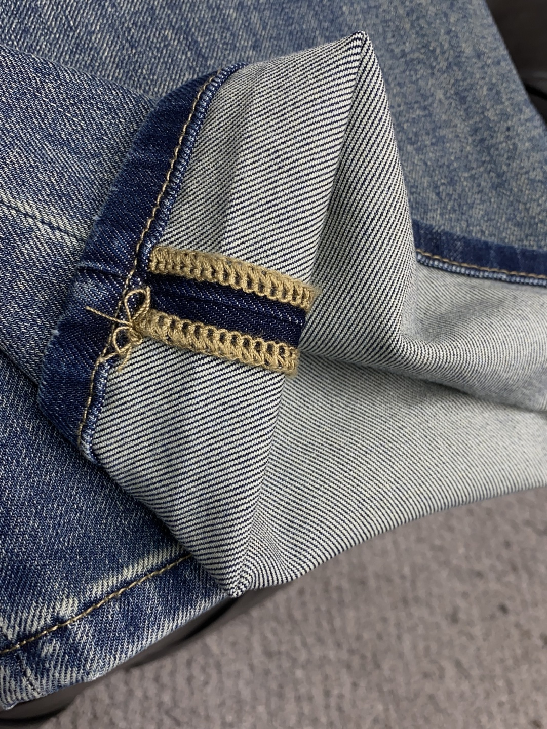 布来奥尼 25ss秋冬 新款 男士老钱风直筒阔腿原单 牛仔裤 秋冬新款超柔软，弹力面料，复杂的手工艺叠加