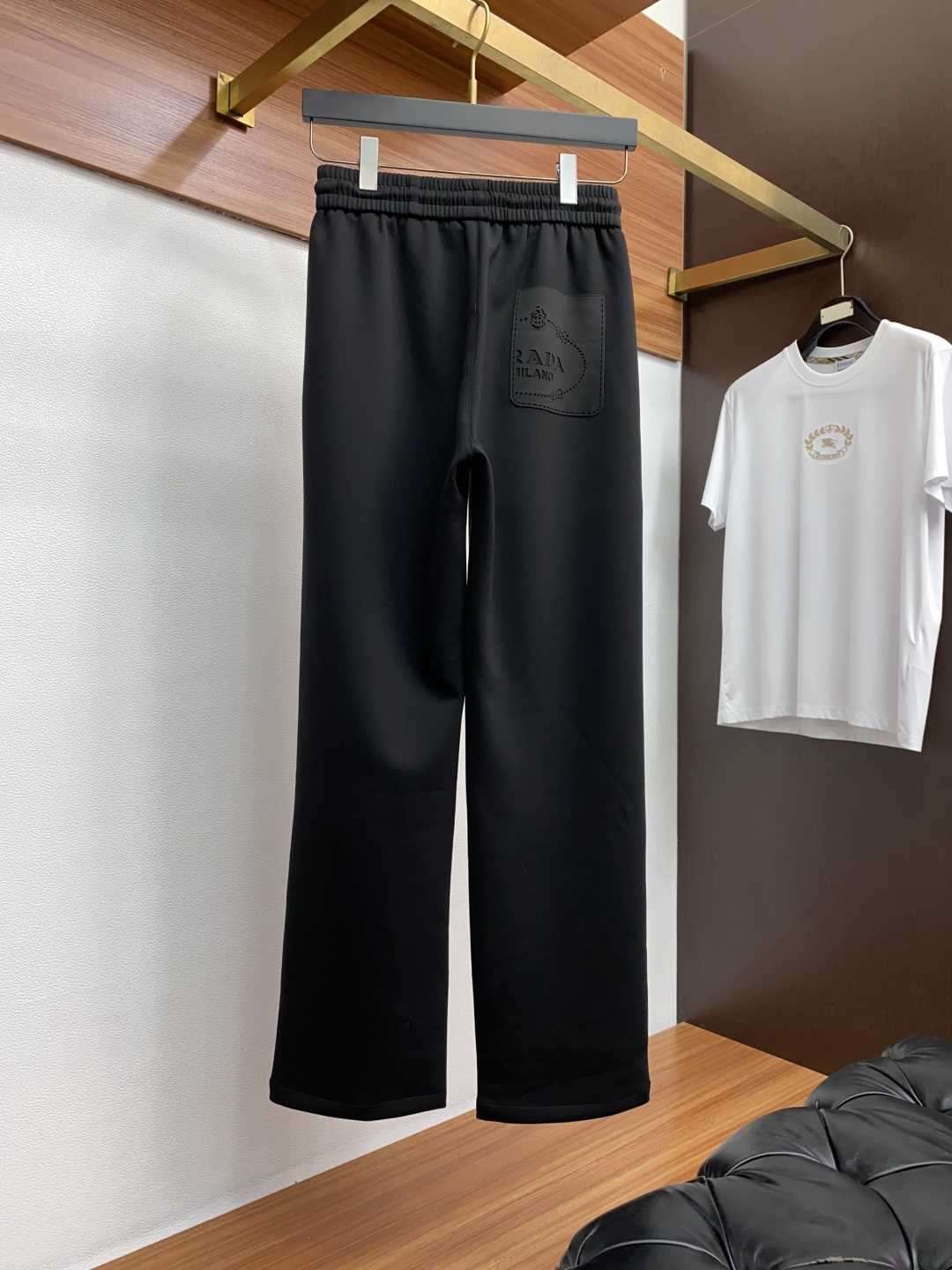 普拉达 2025SS早秋冬新品 针织棉加厚面料男士运动户外休闲裤 每季必出的类型，无需质疑的热卖王牌单品