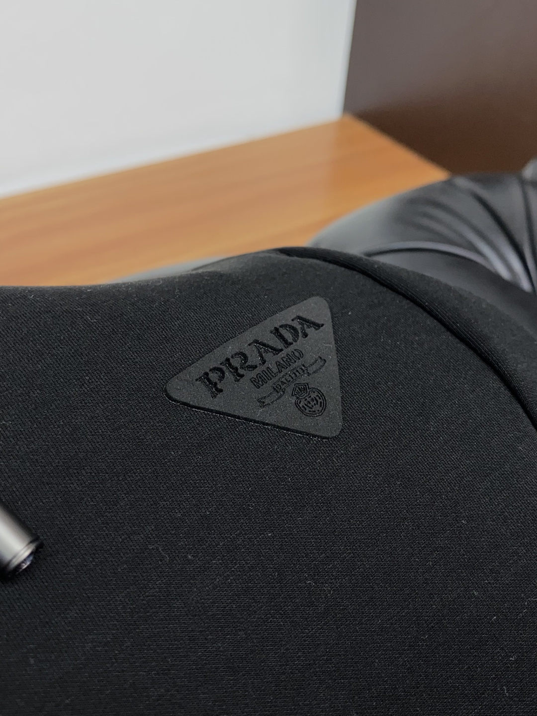 普拉达 2025SS早秋冬新品 针织棉加厚面料男士运动户外休闲裤 每季必出的类型，无需质疑的热卖王牌单品