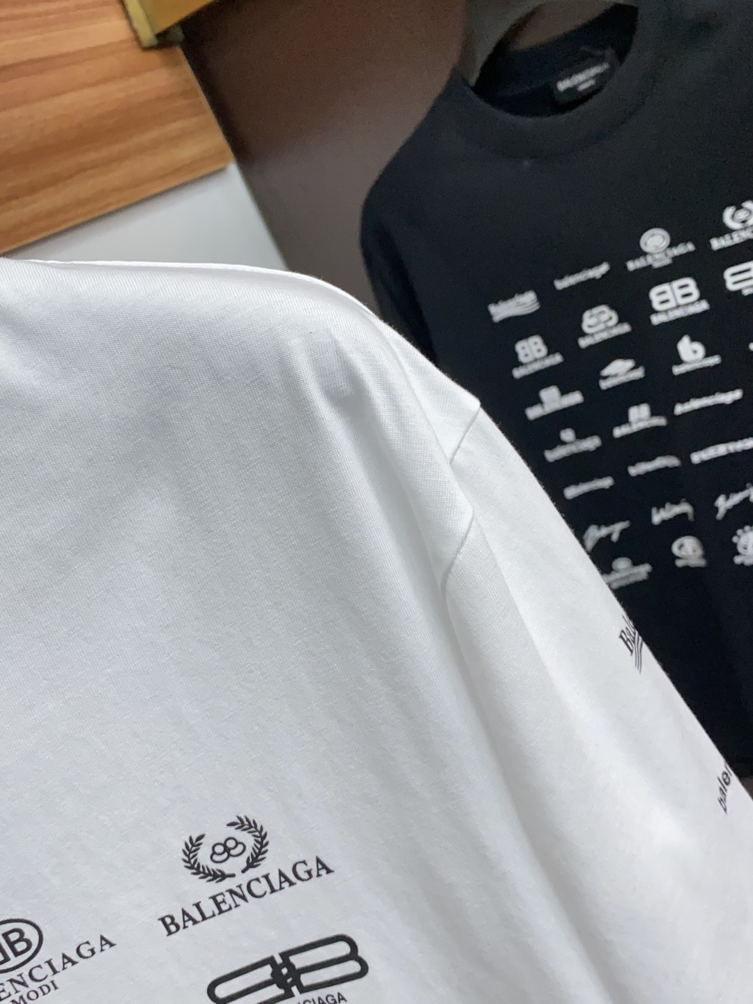 巴黎世家 2025秋冬新品，男士基础款圆领长袖T恤打底衫！贸易公司渠道稀出，同步GW发售，选用客供进口2