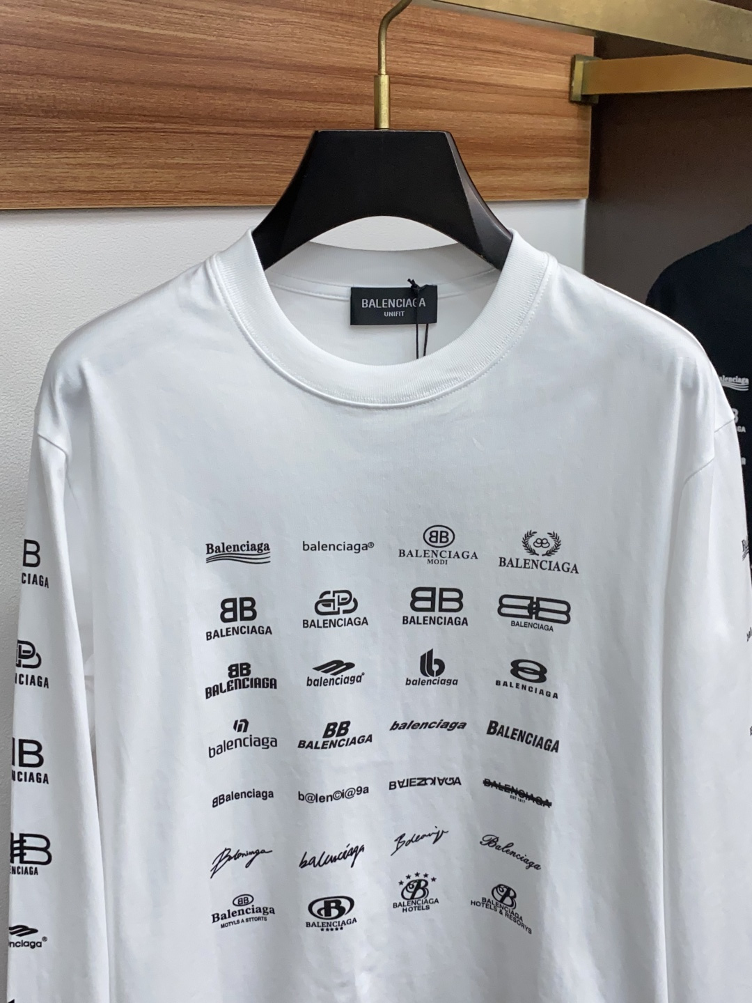 巴黎世家 2025秋冬新品，男士基础款圆领长袖T恤打底衫！贸易公司渠道稀出，同步GW发售，选用客供进口2