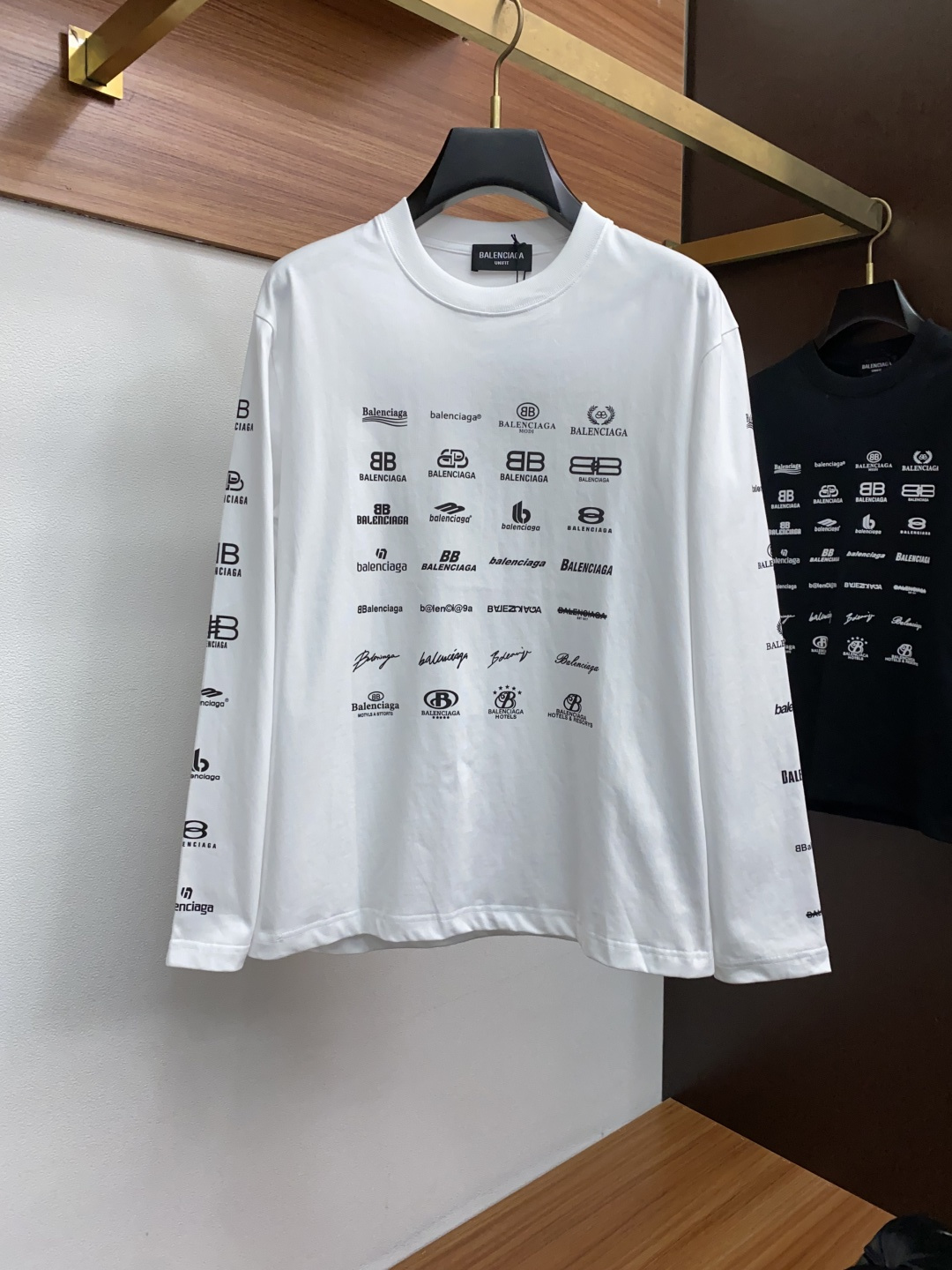 巴黎世家 2025秋冬新品，男士基础款圆领长袖T恤打底衫！贸易公司渠道稀出，同步GW发售，选用客供进口2