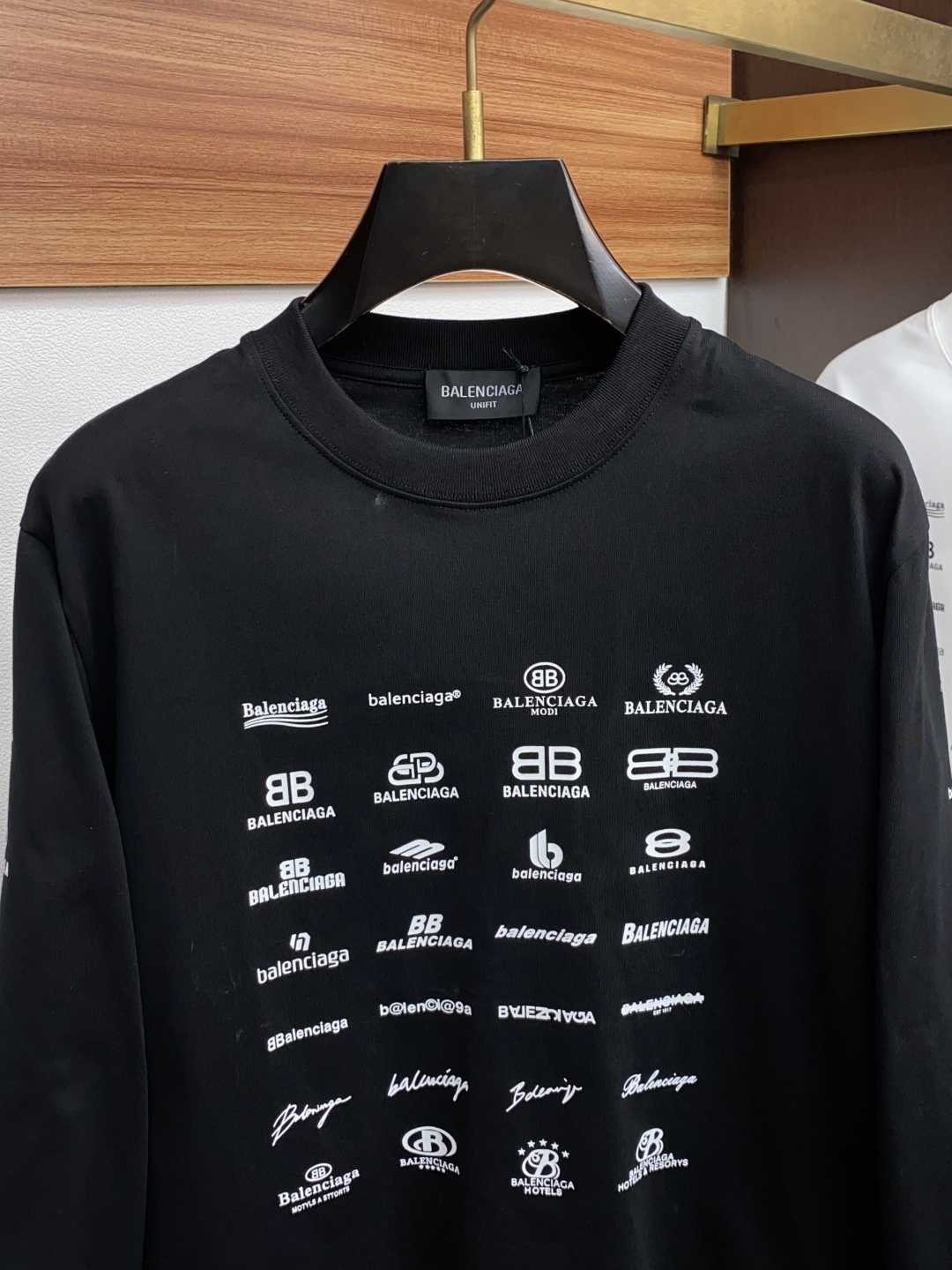 巴黎世家 2025秋冬新品，男士基础款圆领长袖T恤打底衫！贸易公司渠道稀出，同步GW发售，选用客供进口2