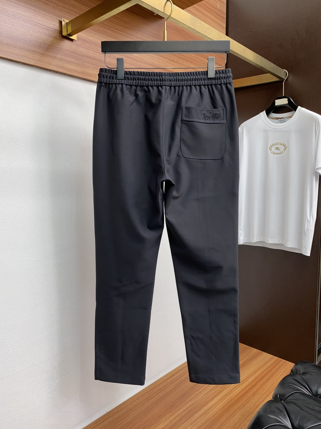 寇驰 专供新款休闲裤 高端版本！专柜定制面料 舒适度高，前幅精致刺绣 细节无可挑剔，品牌元素设计理念，体