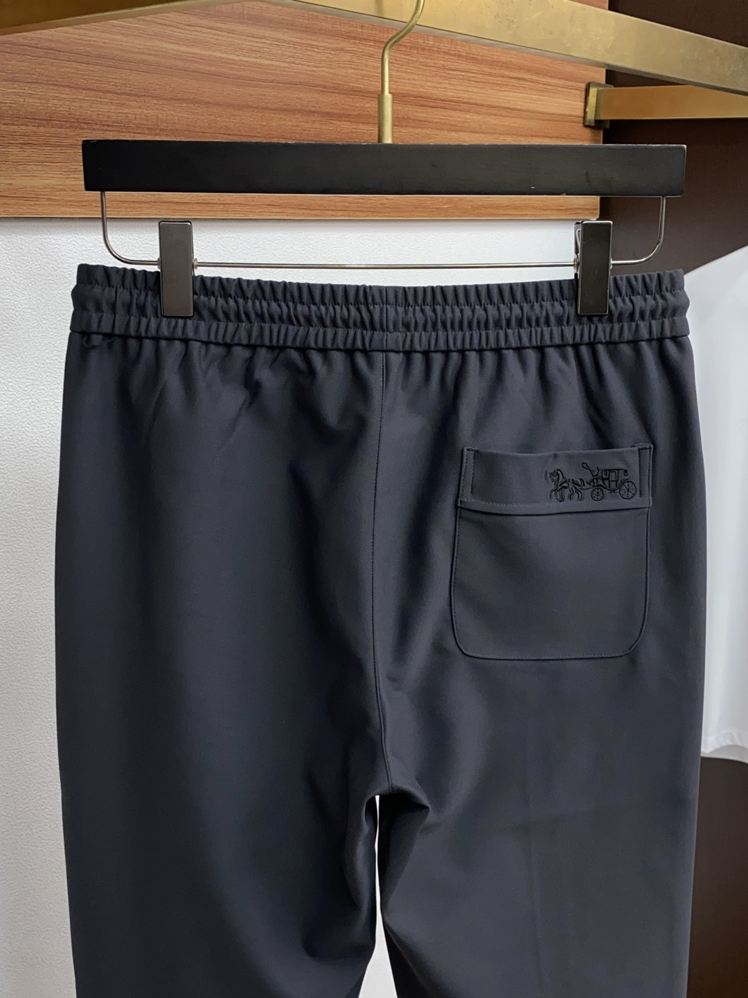 寇驰 专供新款休闲裤 高端版本！专柜定制面料 舒适度高，前幅精致刺绣 细节无可挑剔，品牌元素设计理念，体